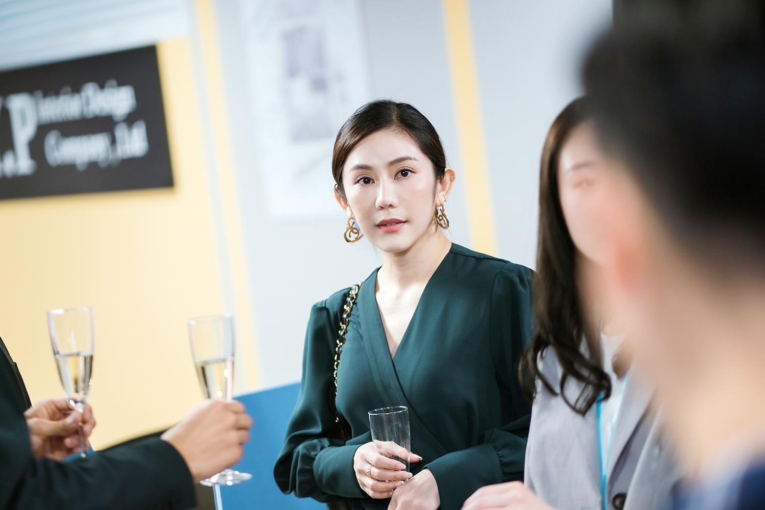 王宇婕在「機智」中飾演投資高手,現實中也靠拍戲買下三間房產。(TVBS提供)