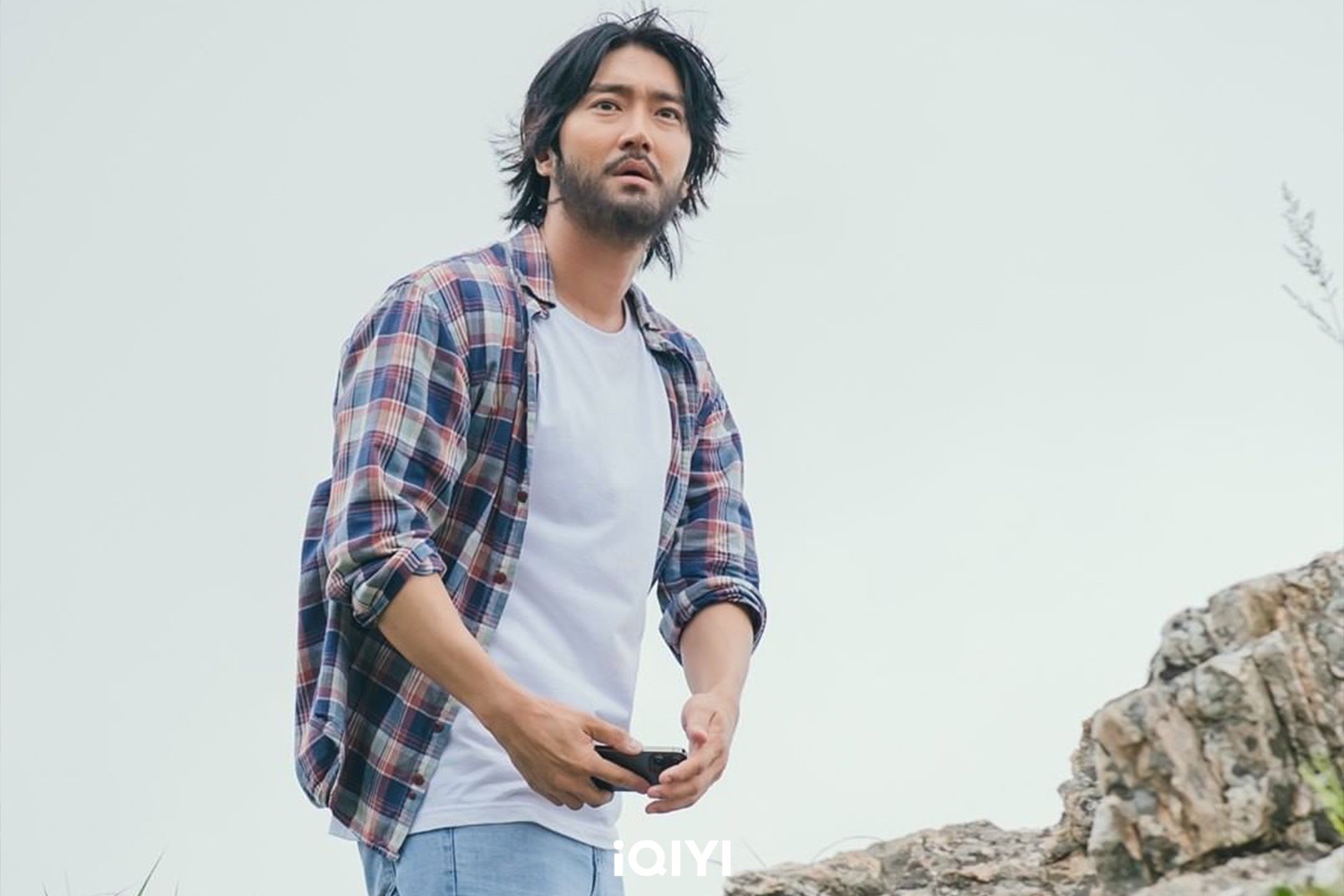 崔始源被說像陽剛男雕像，劇中與他有Loveline的李先彬卻說：「不像，沒這麼大。」（愛奇藝國際站提供）