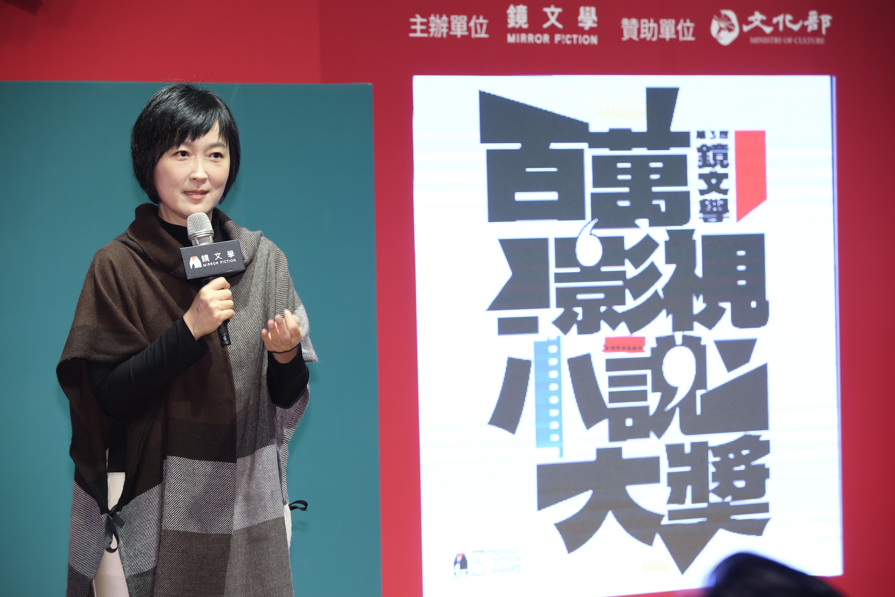 鏡文學總經理暨總編輯董成瑜致力將旗下文學作品影視化，第二屆得獎作品《八尺門的辯護人》已製作成影集，將於明年推出。