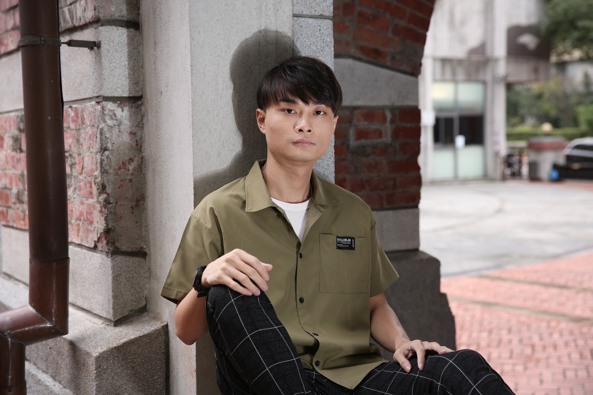 29歲前警員顏瑜今(11日)以《套條子》獲第三屆「鏡文學百萬影視小說大獎」首獎。