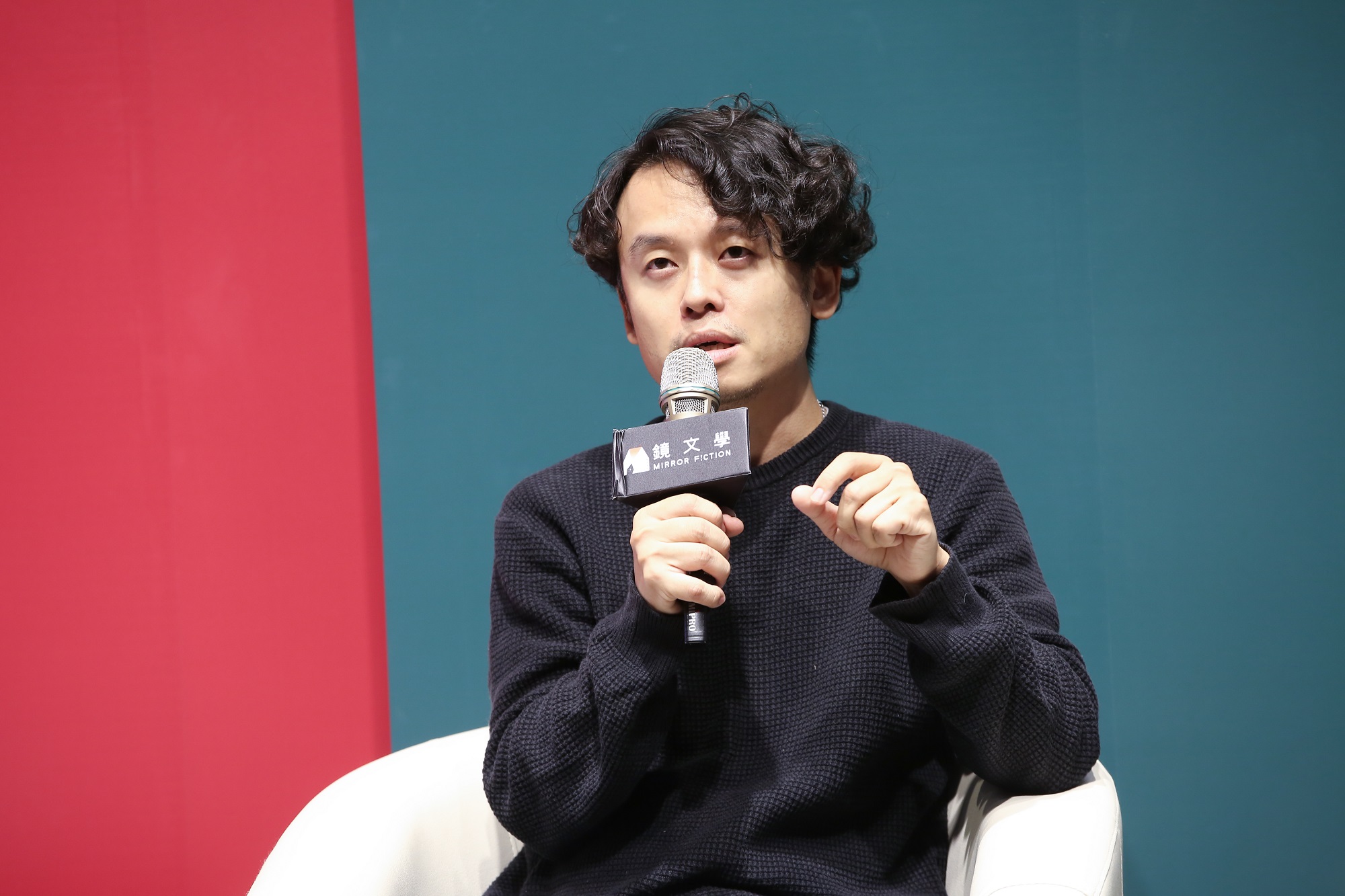 「鏡文學百萬影視小說大獎」第二屆首獎得主唐福睿,出席頒獎典禮沙龍講座,由他擔任編導的影視改編作品《八尺門的辯護人》,將在明年推出。