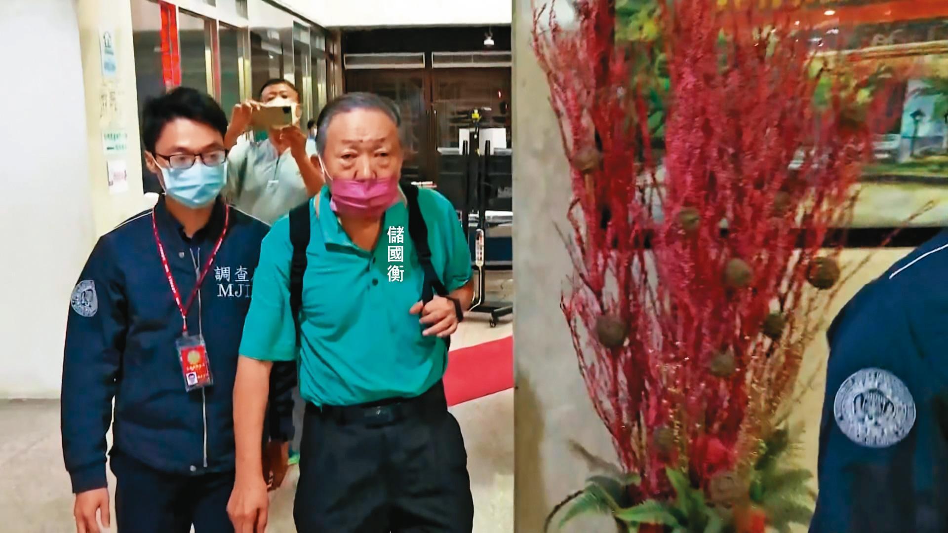 儲國衡是國安會前會計官員，退休後與兒子儲開軒聯手違法招募投資，遭列被告交保。（翻攝鏡新聞）