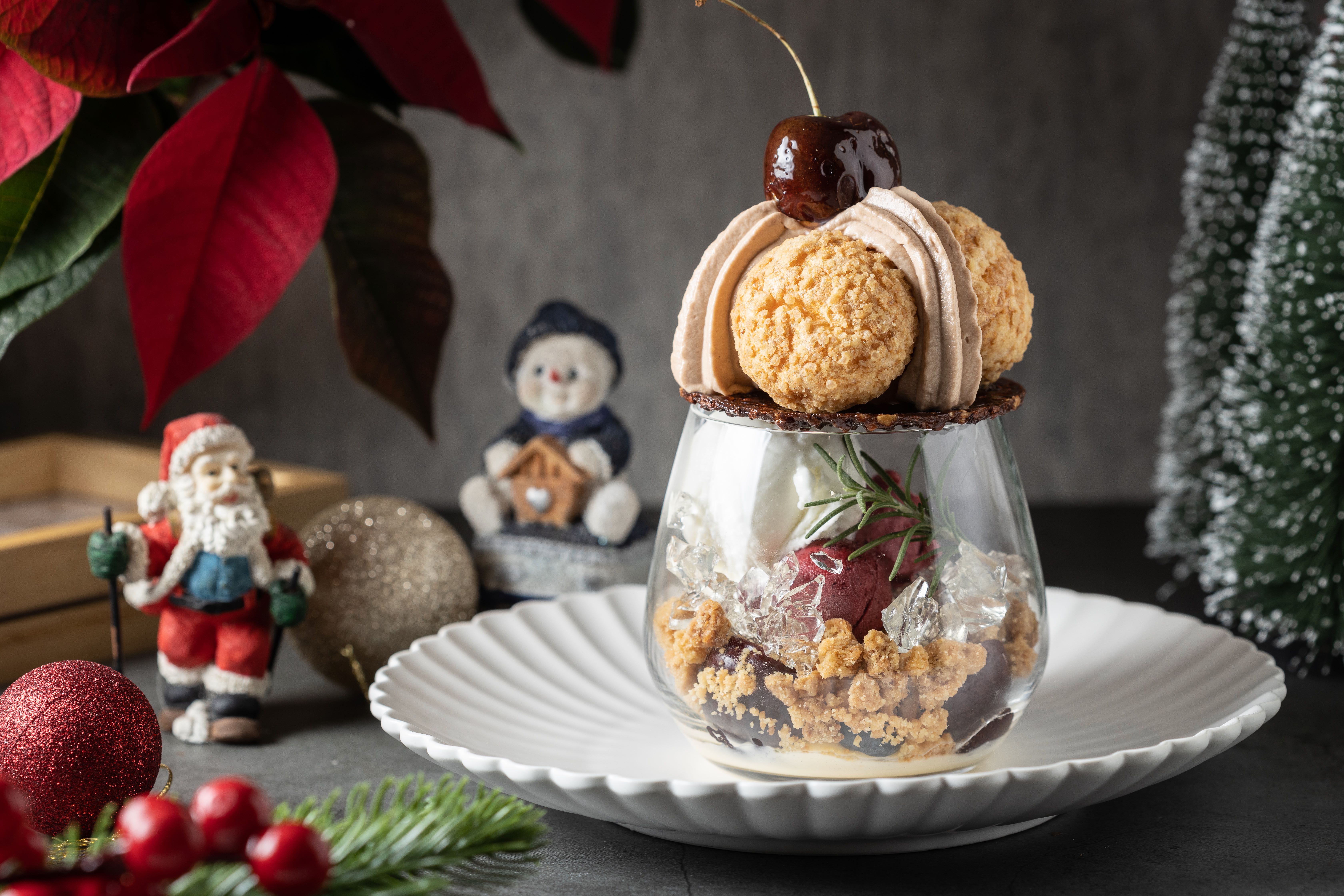 「黑森林協奏曲帕霏」解構黑森林蛋糕，主要的櫻桃白蘭地風味由冰淇淋表現，濃郁味型由巧克力甘納許擔綱，交融出一章和諧曲目。（420元／份）