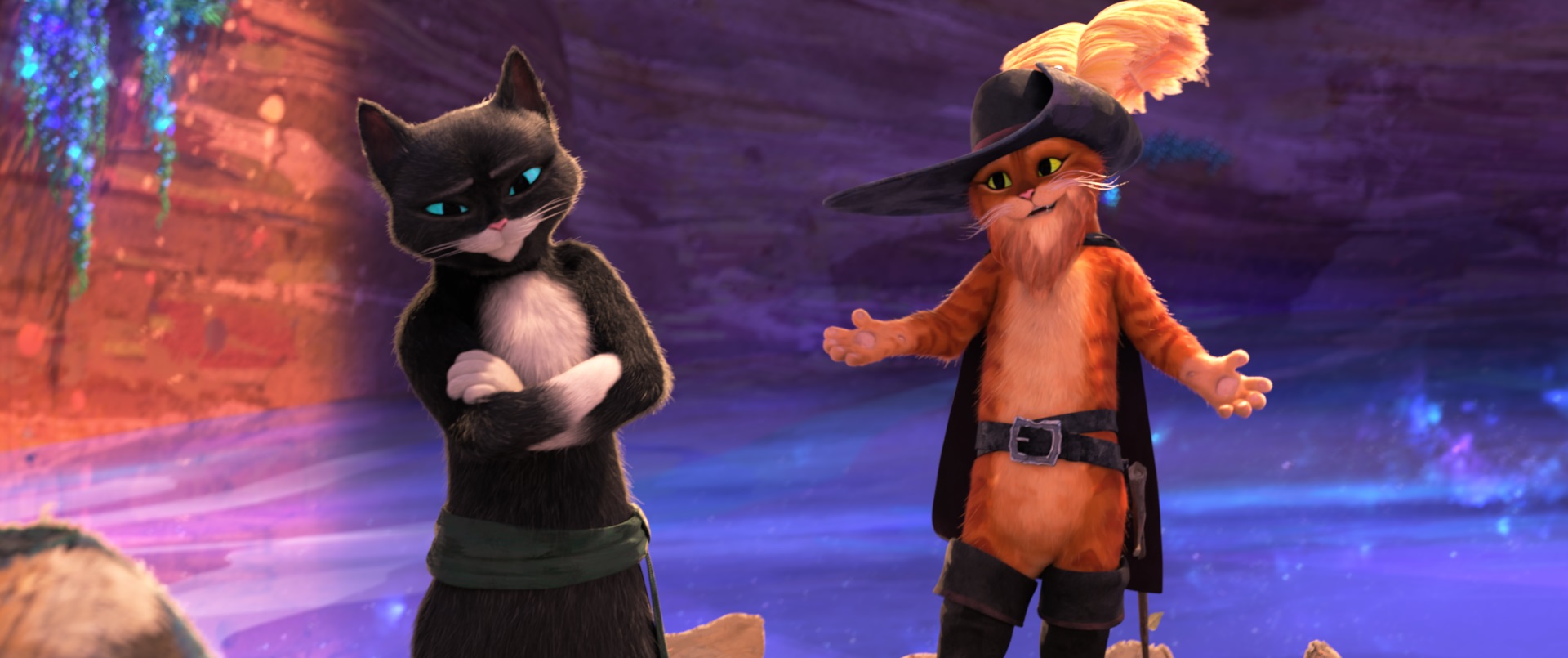 莎瑪海耶克（左）與安東尼奧班德拉斯（右）再次回歸，分別替Q手吉蒂、鞋貓劍客配音。（UIP提供）
