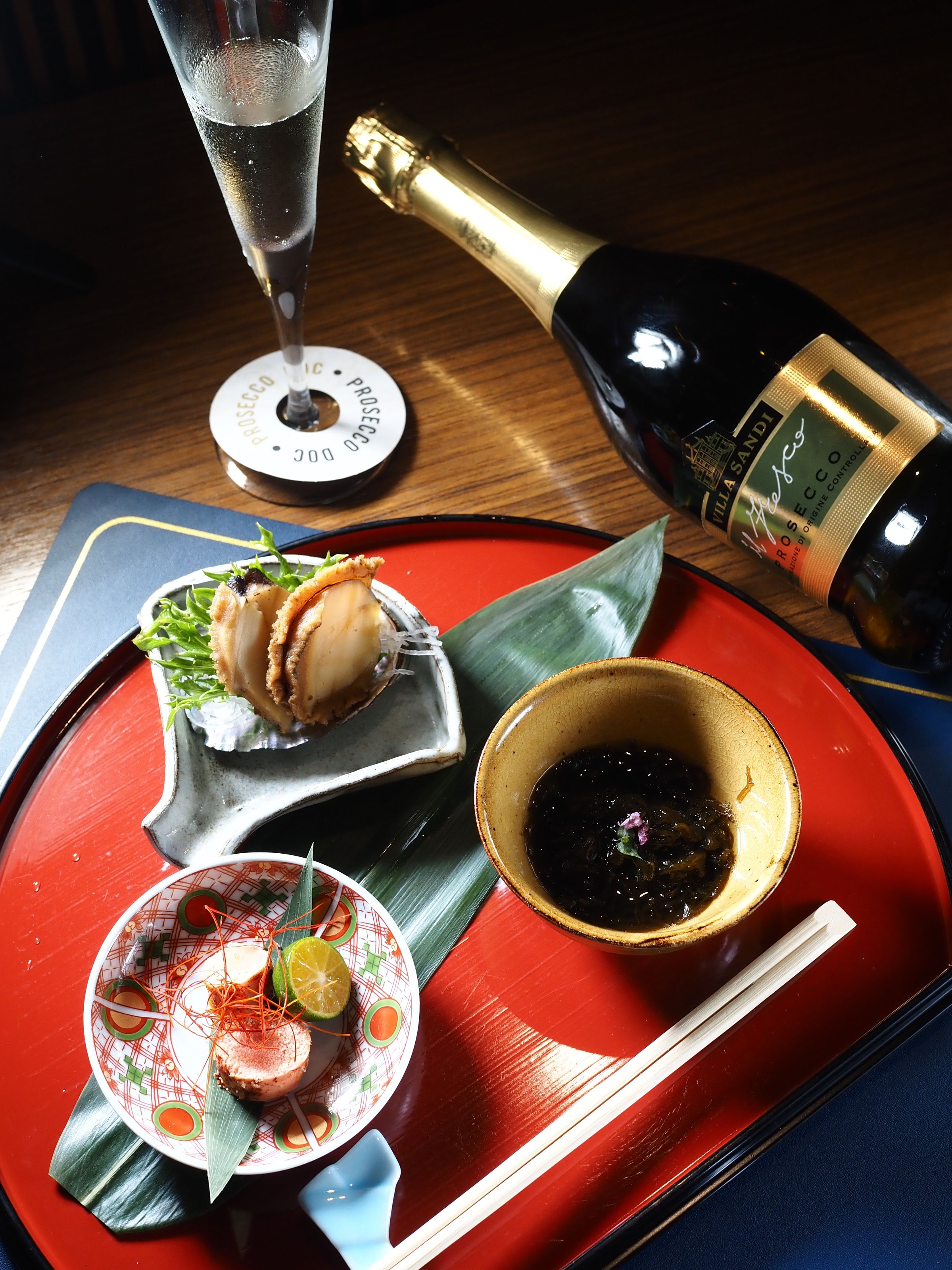 三味前菜搭配VILLA SANDI的「TREVISO BRUT」，酸甜果味喚醒了海鮮的鮮。