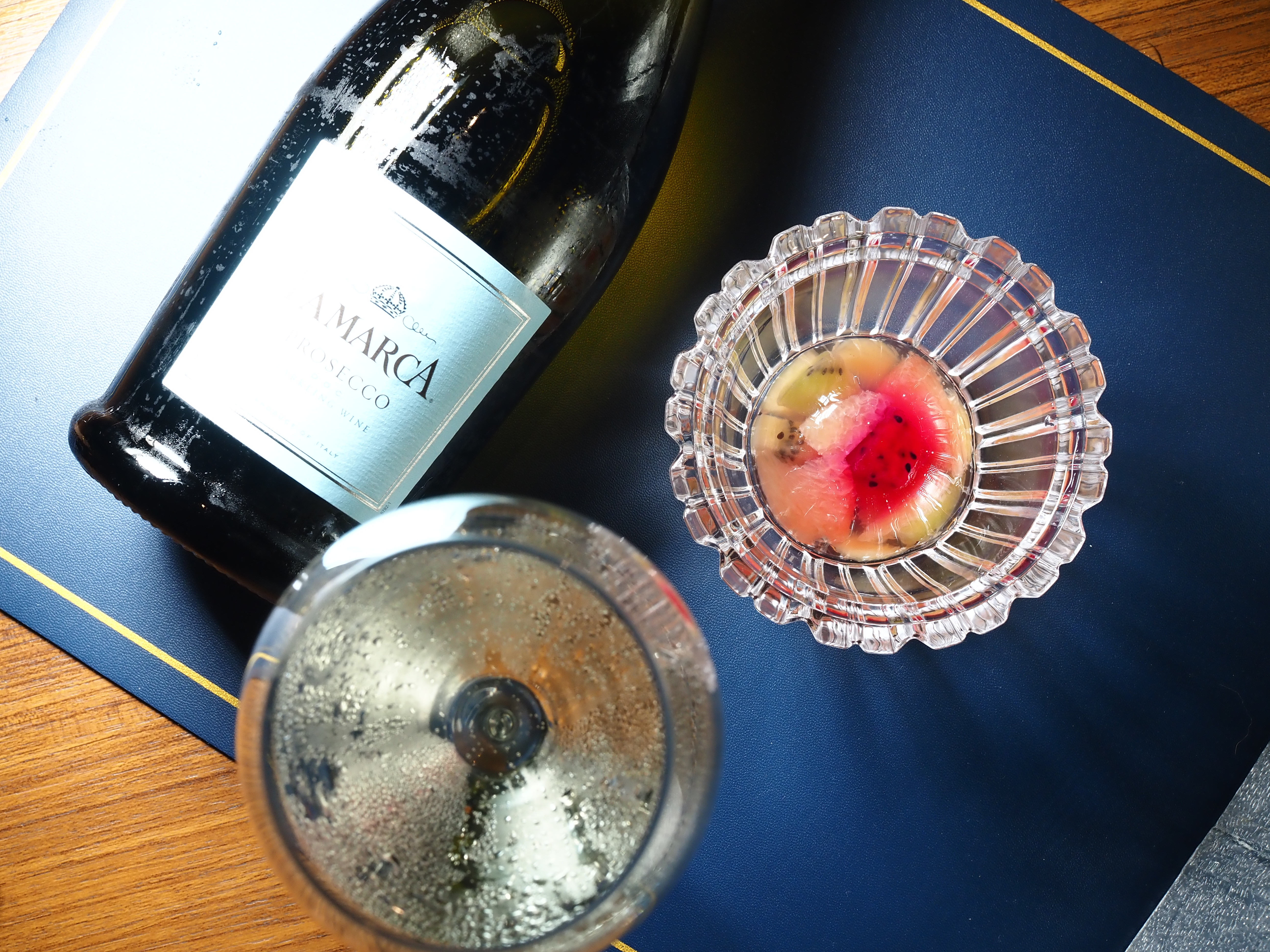 LA MARCA的「PROSECCO DOC EXTRA DRY」有青蘋果、檸檬等清新酸感，最適合飯後搭配甜點清口。