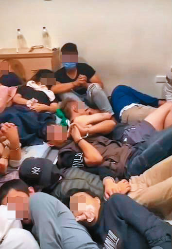 警方上個月破獲詐團集中營，救出數十名遭囚禁的被害人。（翻攝網路）