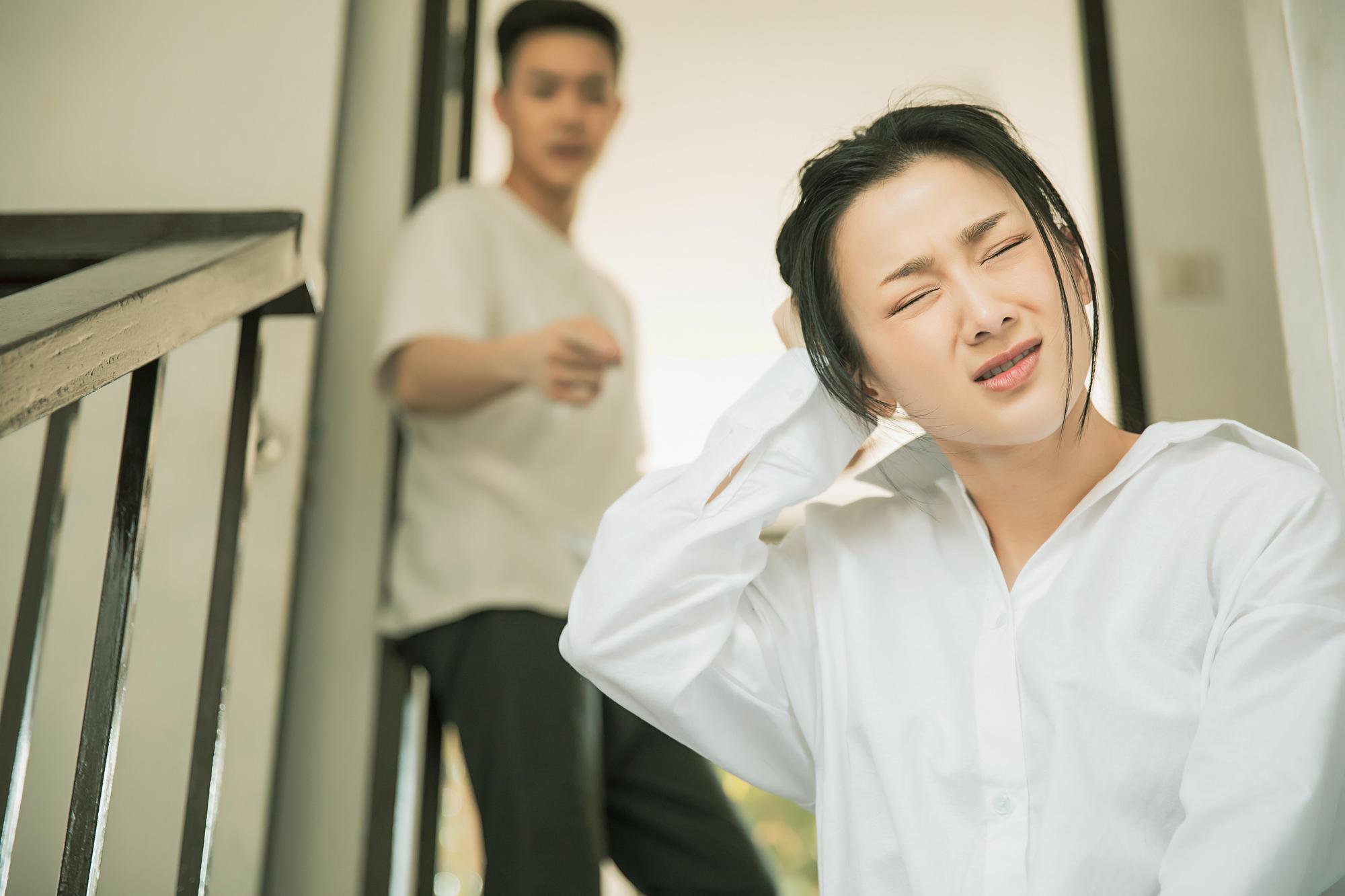 女網友在網路發文深怕被啃老在家的弟弟殺掉。（示意圖，非當事人，xframe）
