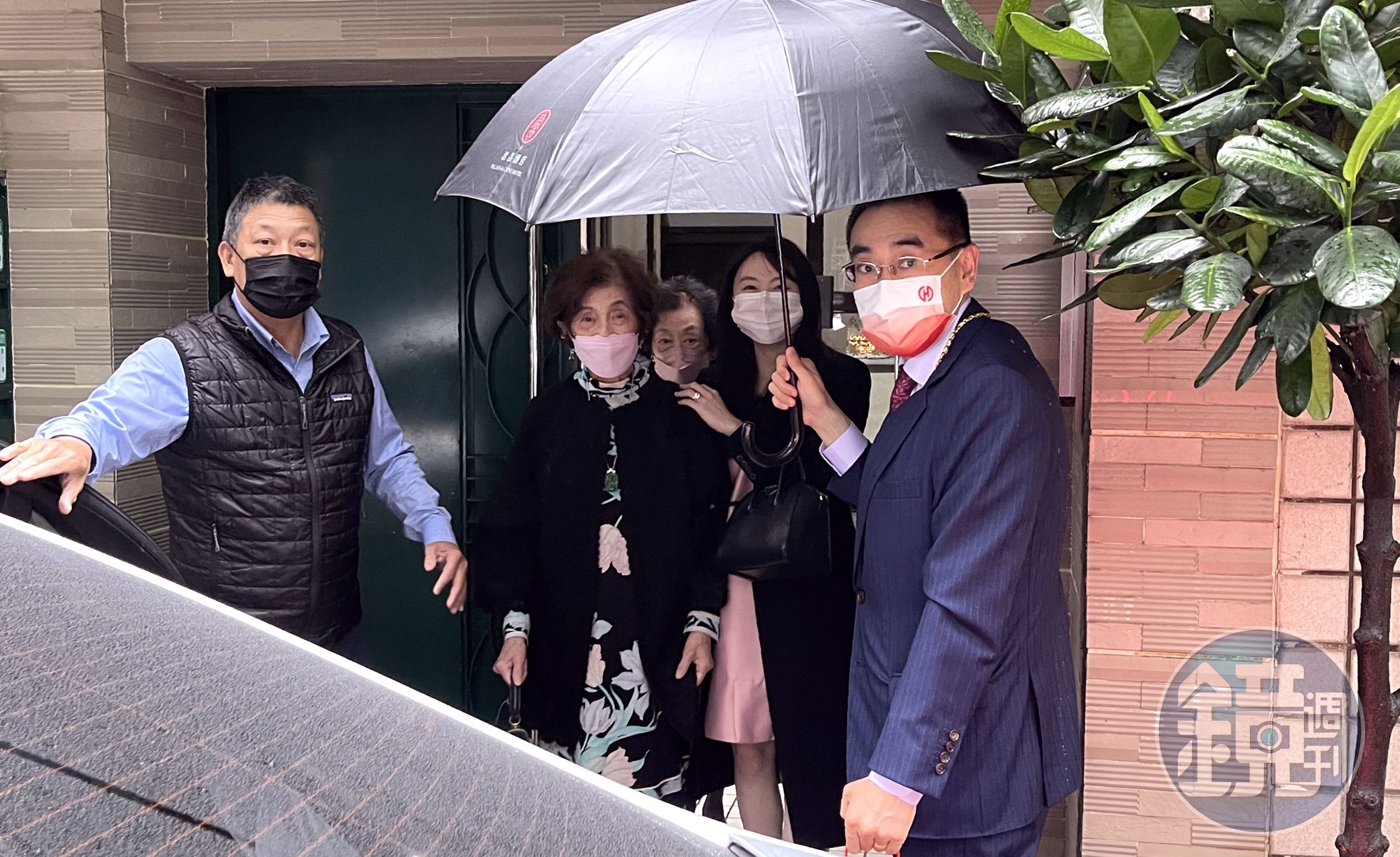 林知延迎娶太太Tiffany派出二台禮車，過程超低調。