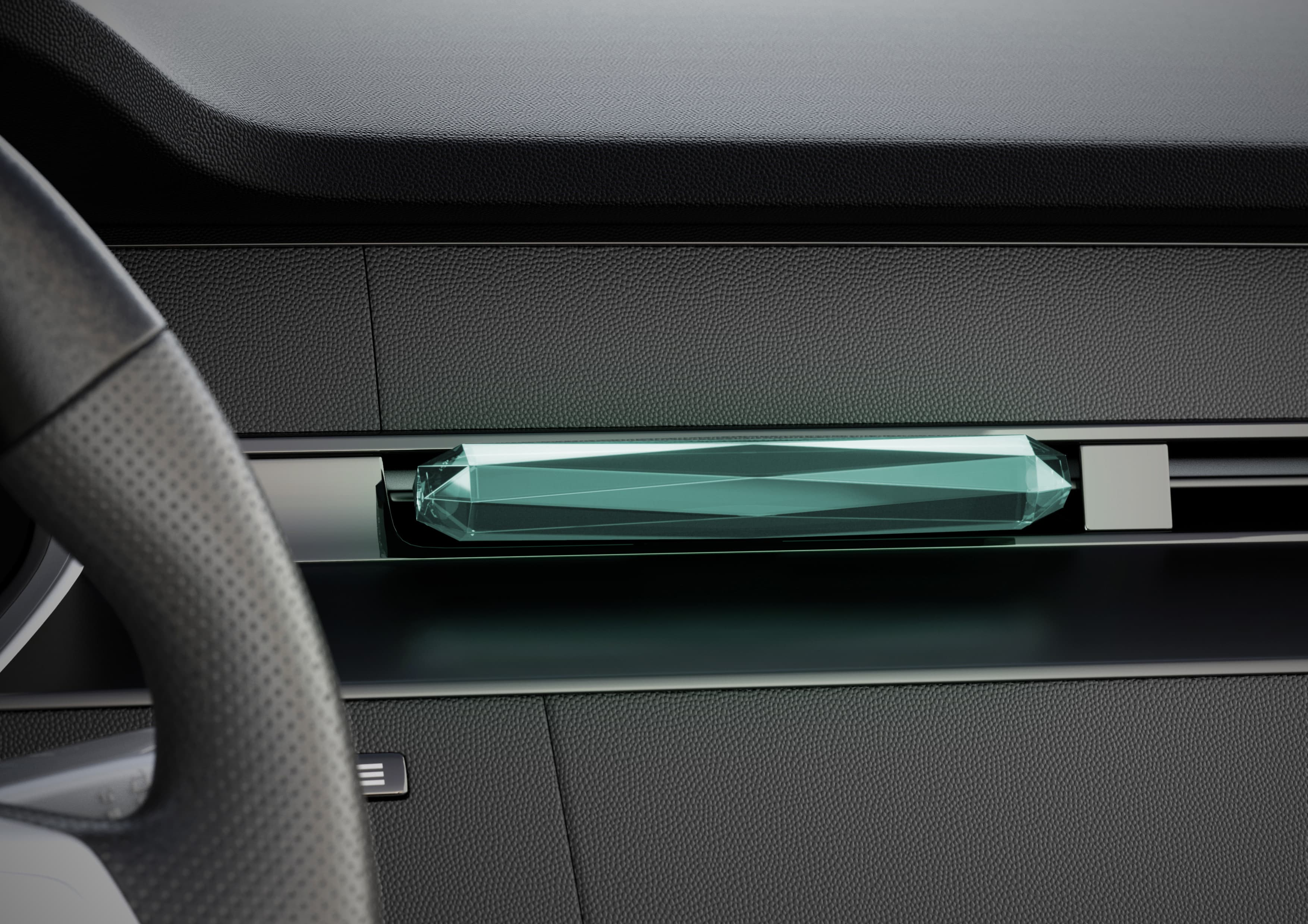 SEASONS全新推出Crystal車用擴香器，為車內空間妝點上舒心氣息，讓療癒香氣伴隨每一次前行。（10/10 HOPE提供）