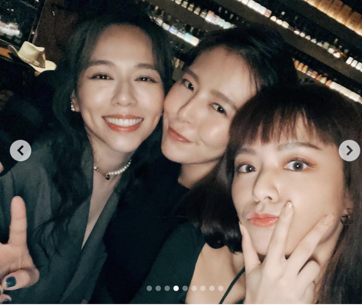 夏于喬(左)、宋芸樺(右)、劉品言(中)姊妹情濃,一起出席楊謹華生日派對。(翻攝自劉品言IG)