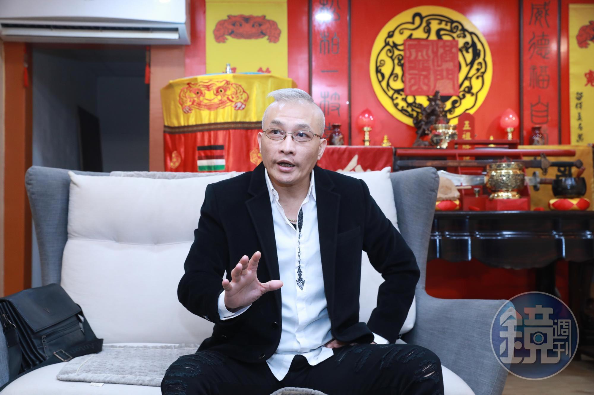 神武企業「麒哥」幫家屬救人。