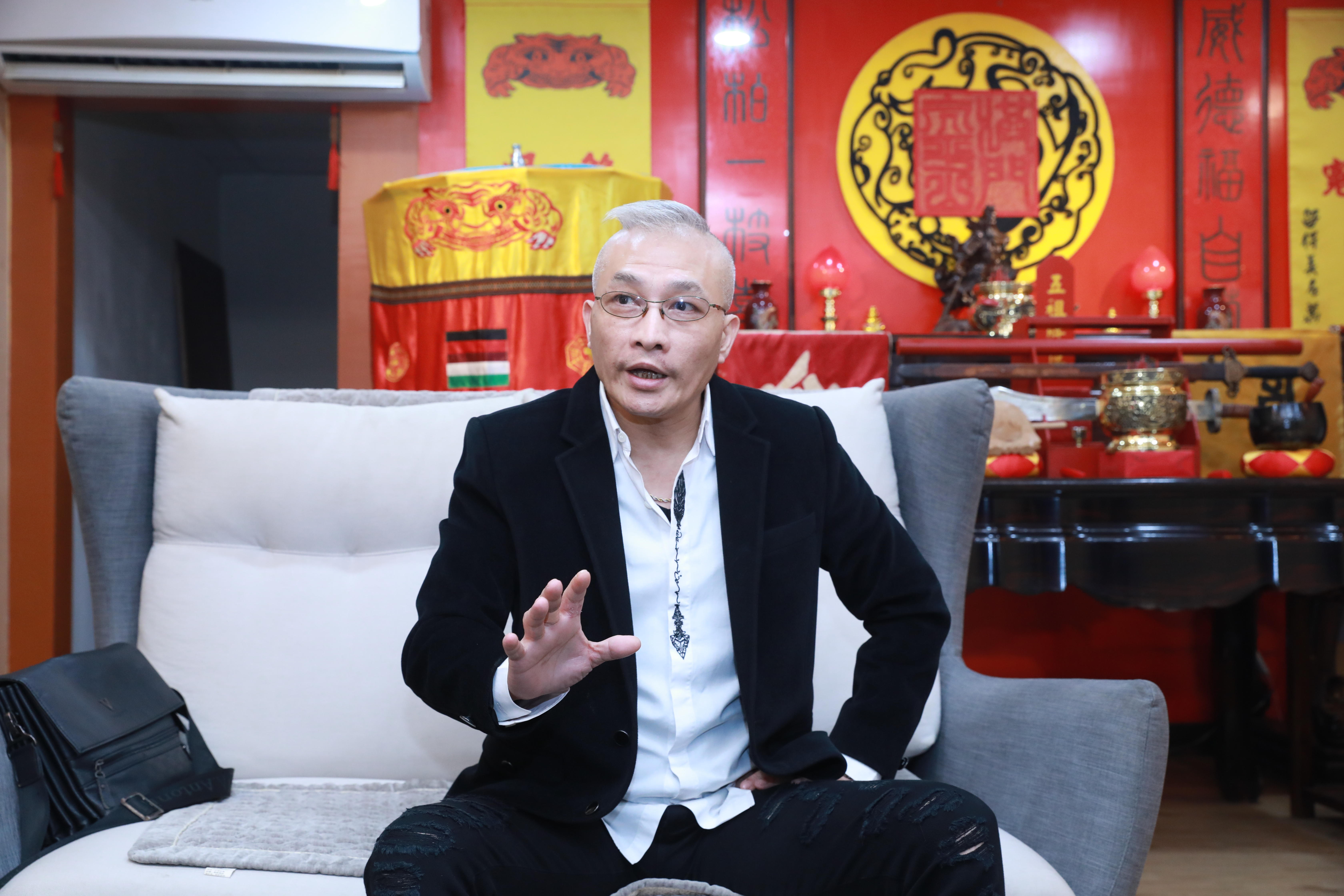 神武企業「麒哥」幫家屬救人。