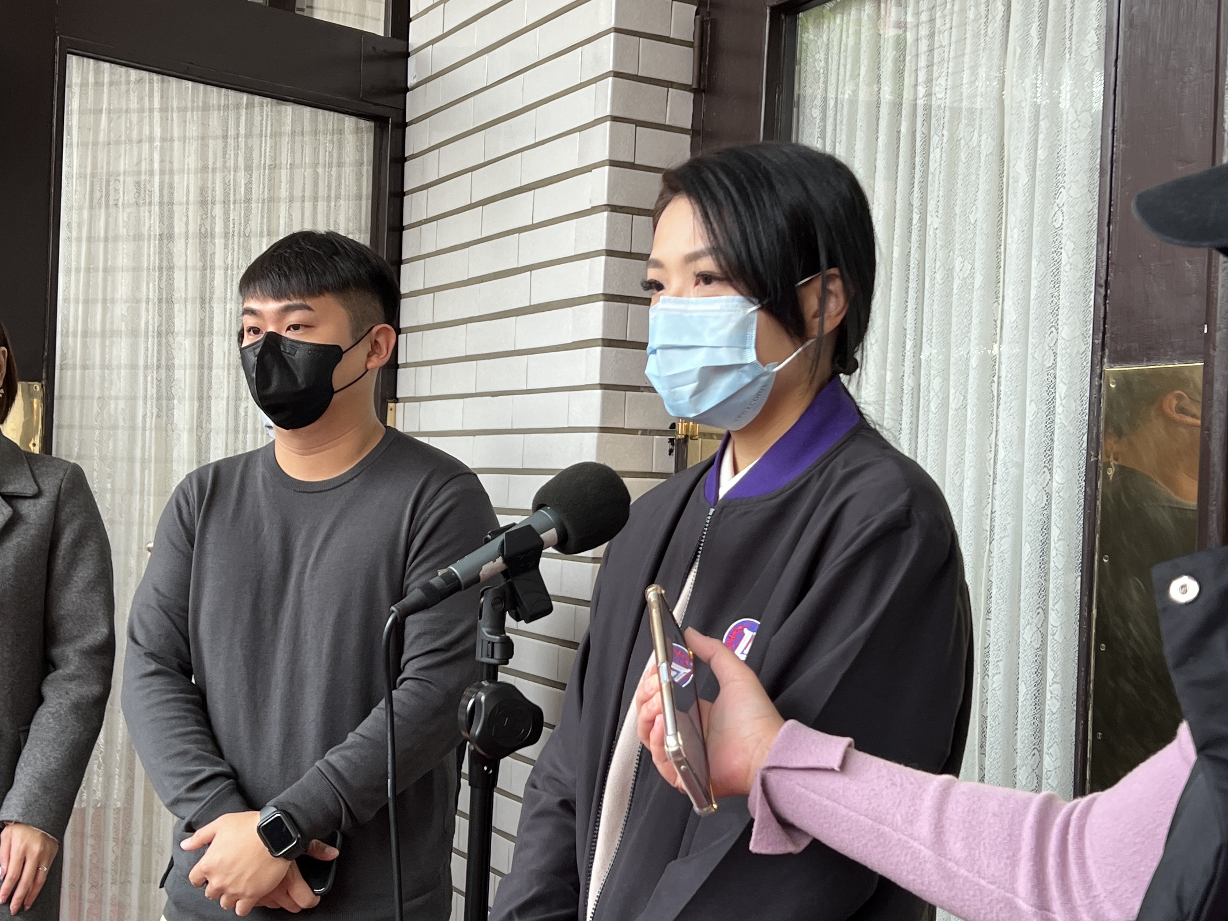 針對本刊報導4度密約助理串證，立委高虹安（右）表示「外界不應該做過多的渲染跟猜測。」