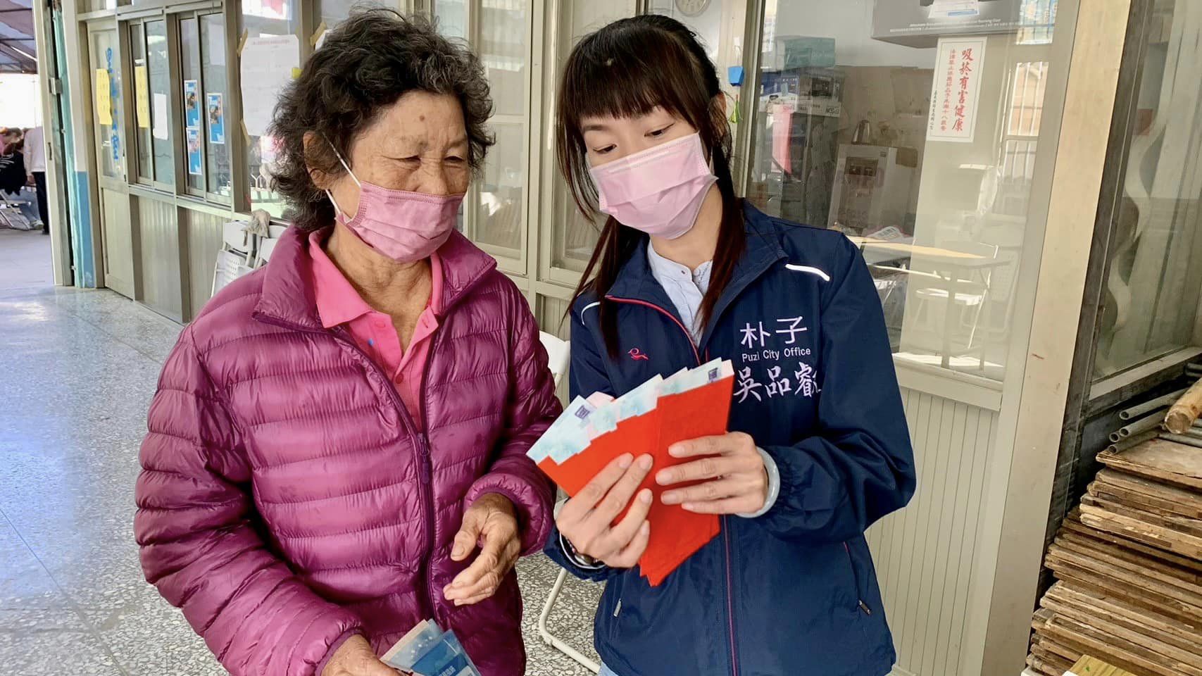嘉義縣朴子市則自主發放給市民1,000元現金。(翻攝自吳品叡臉書)
