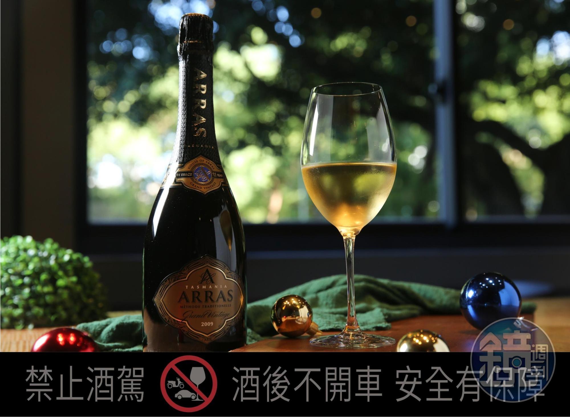我特別喜歡「亞拉斯年份氣泡酒2009年」裡頭的淡淡松露味。(3,430元/瓶)