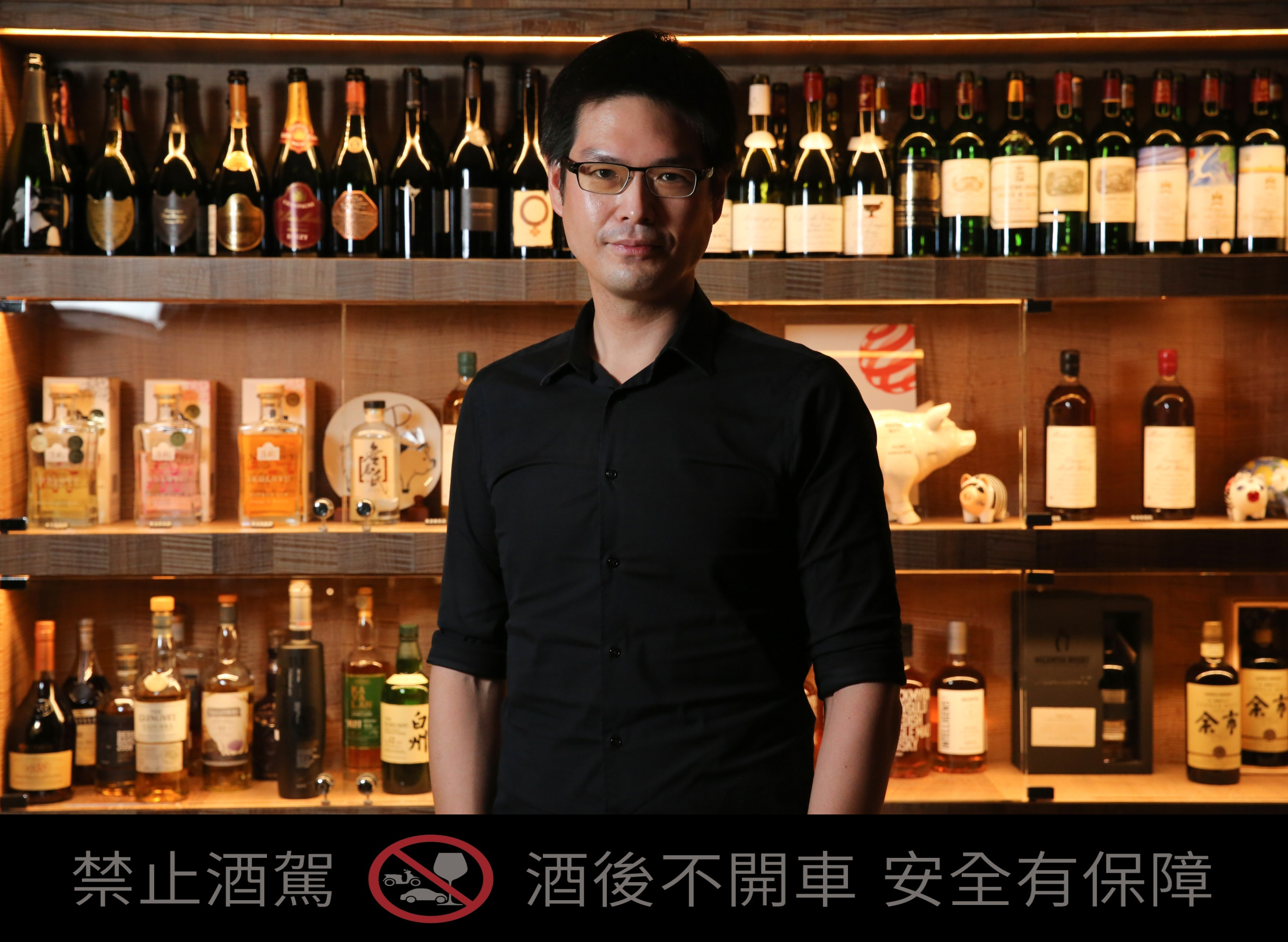 台灣侍酒師協會常務理事及「RÒU BY T-HAM」顧問侍酒師蕭希辰，推薦搭配的肉肉料理，分外應景。