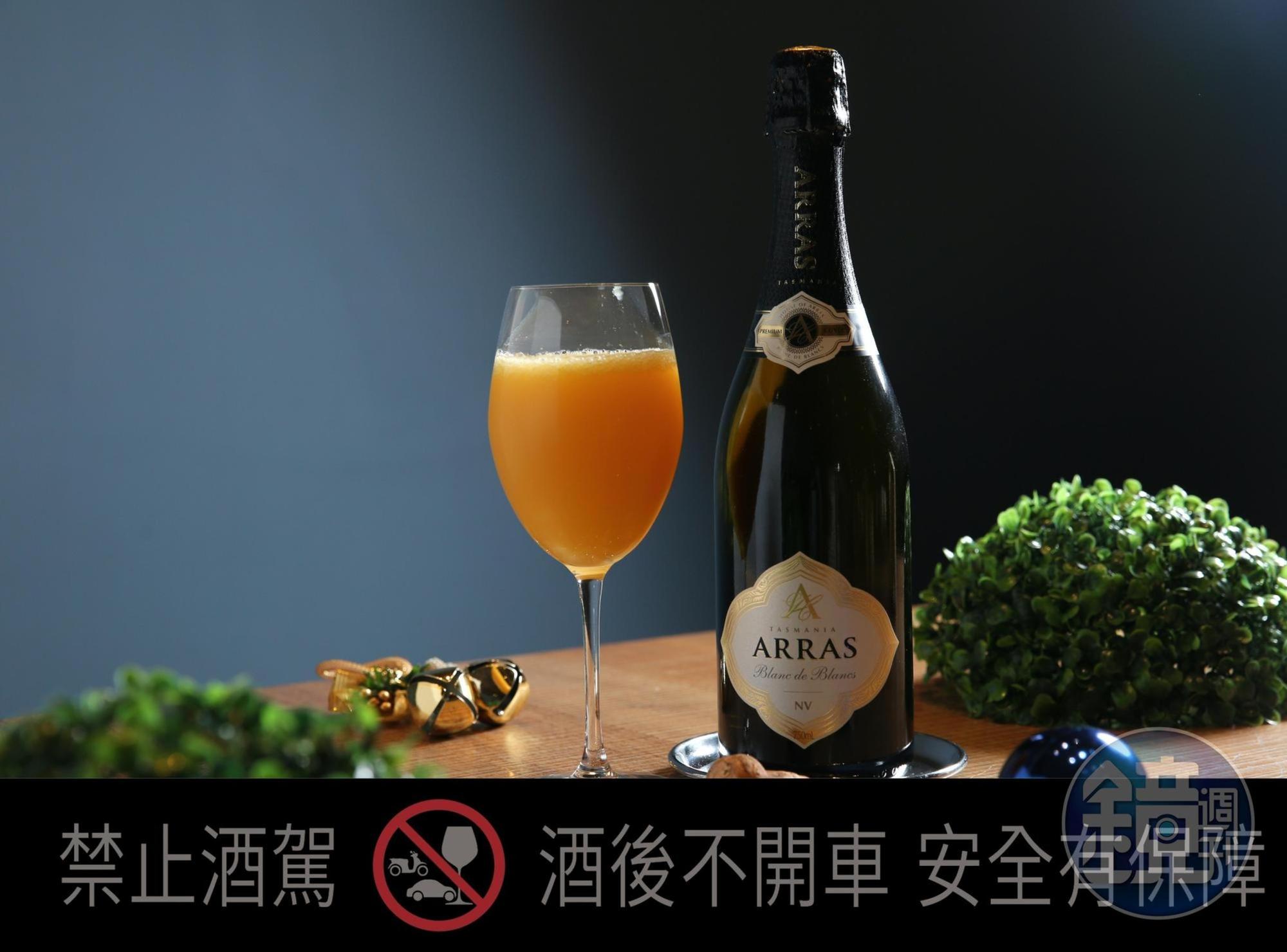 用柳橙汁和白中白氣泡酒1：1混合，就完成簡易版的「Mimosa」調酒。