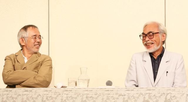 宮﨑駿(右)2013年在鈴木敏夫的陪伴下召開引退記者會。(翻攝自cinema cafe)
