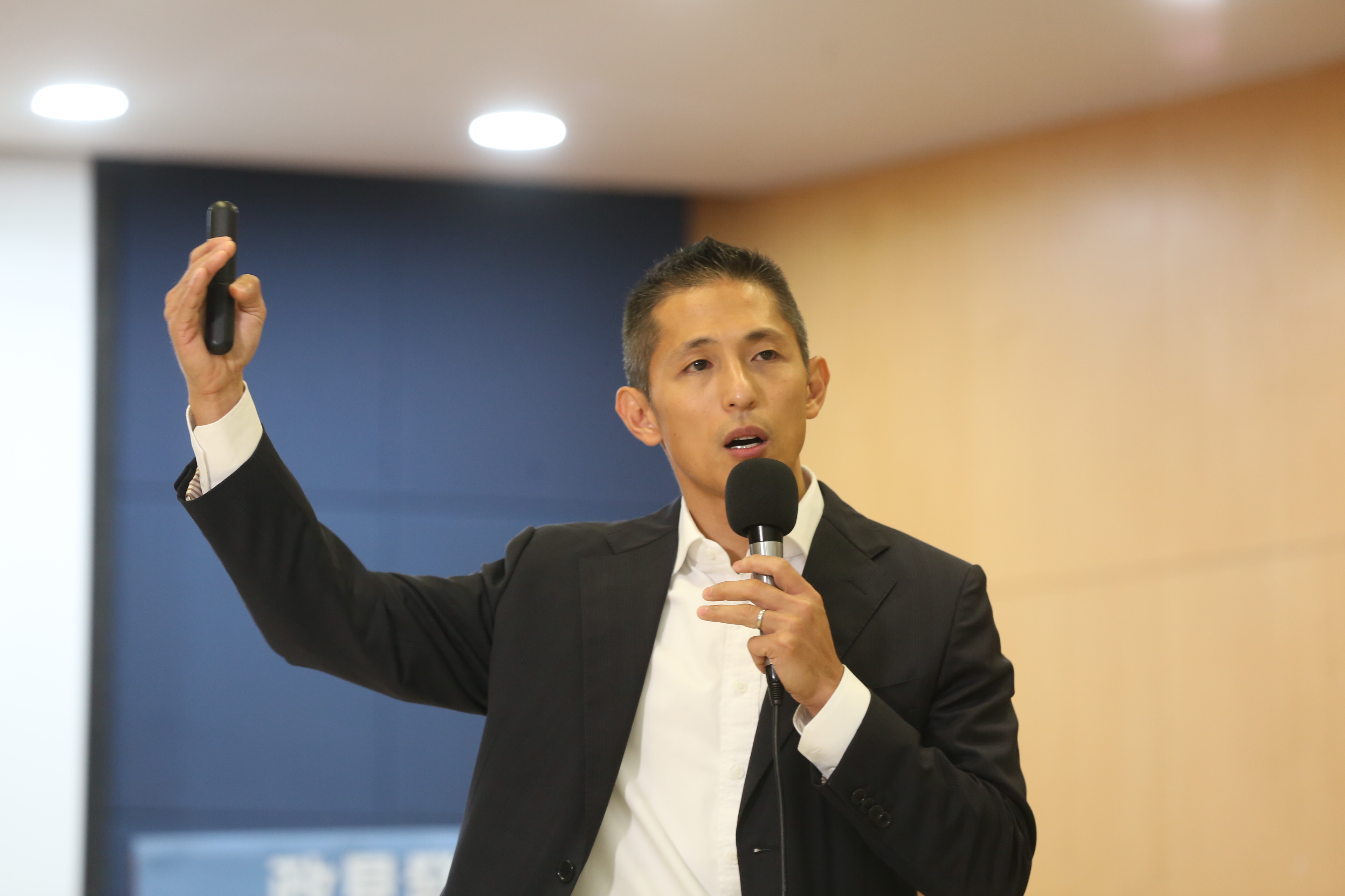 醫師沈政男大膽預測，吳怡農會在此次立委補選中戰敗。