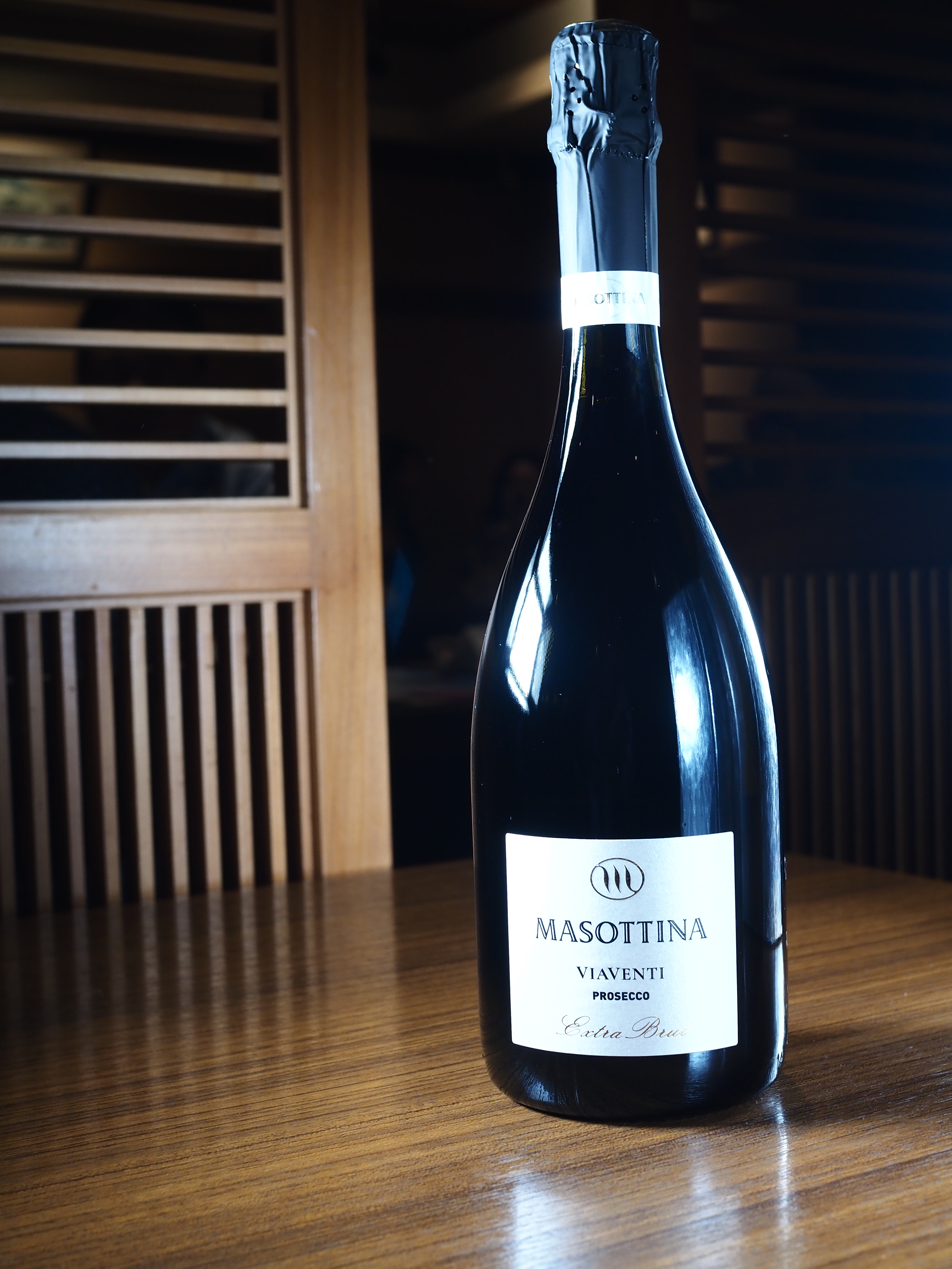 Masottina的「VIAVENTI EXTRA BRUT」使用85％的Glera與15％的Chardonnay釀成，酒廠利用重力自然榨汁，保留了白葡萄的優美細緻。