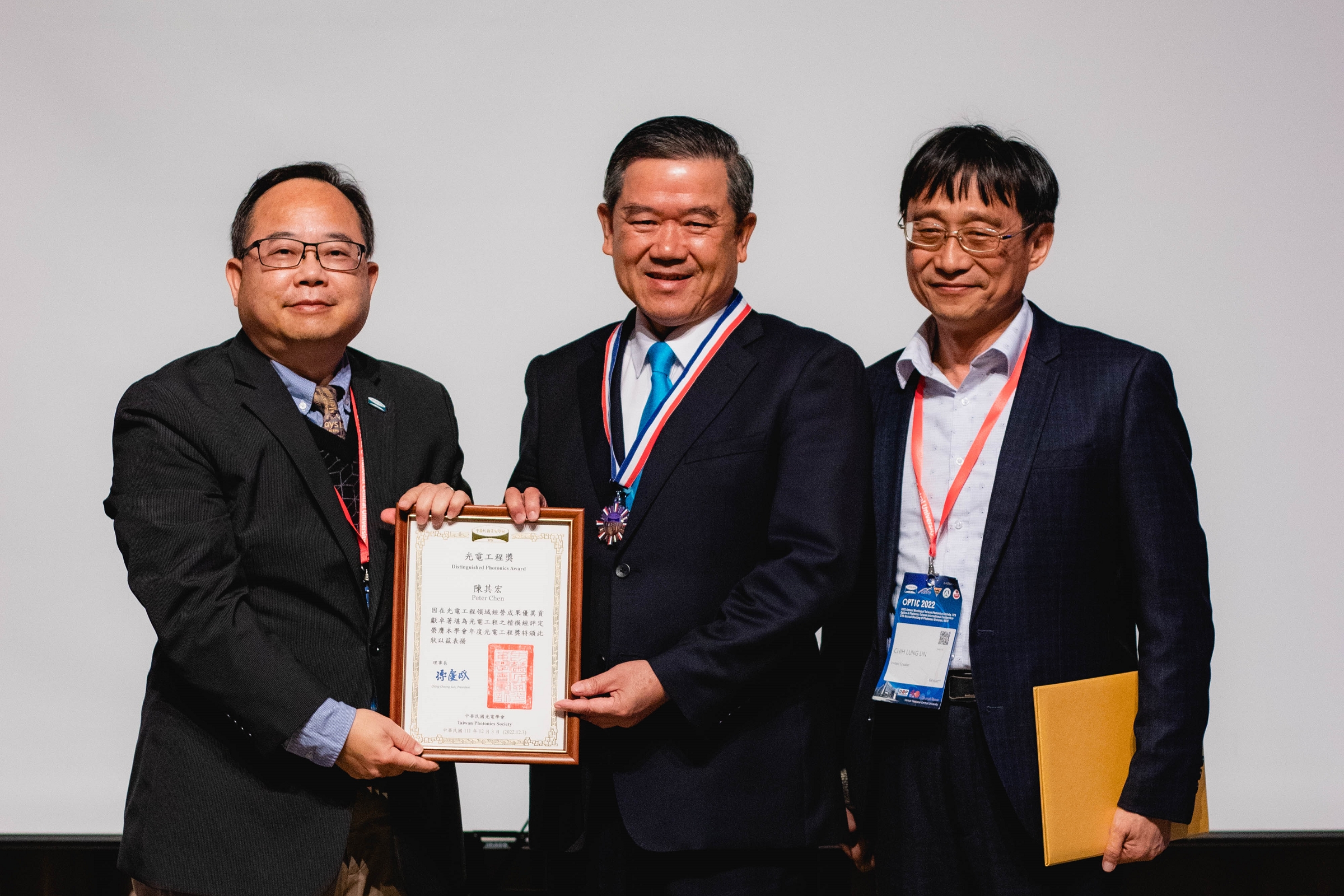 佳世達集團董事長陳其宏在12月，連續奪得科技管理學會科技管理最高榮譽之個人獎項，以及光電學會「光電工程獎」。 （佳世達提供）