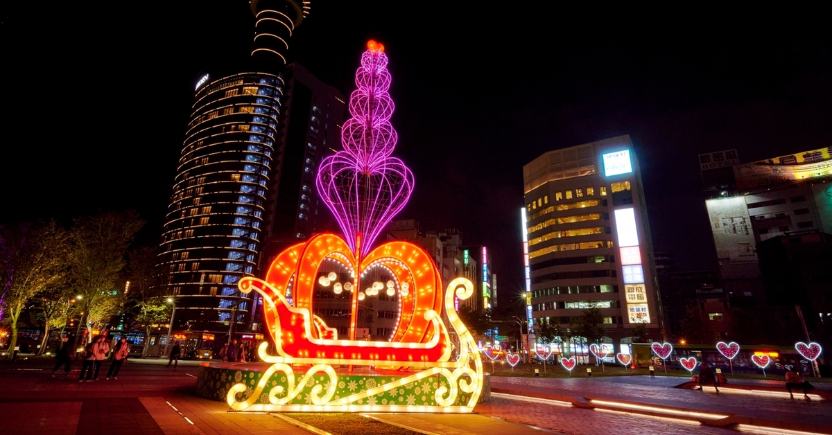 【耶誕燈會浪漫特企】臺中耶誕水舞強勢回歸！15公尺旋轉耶誕樹陪你歡度佳節