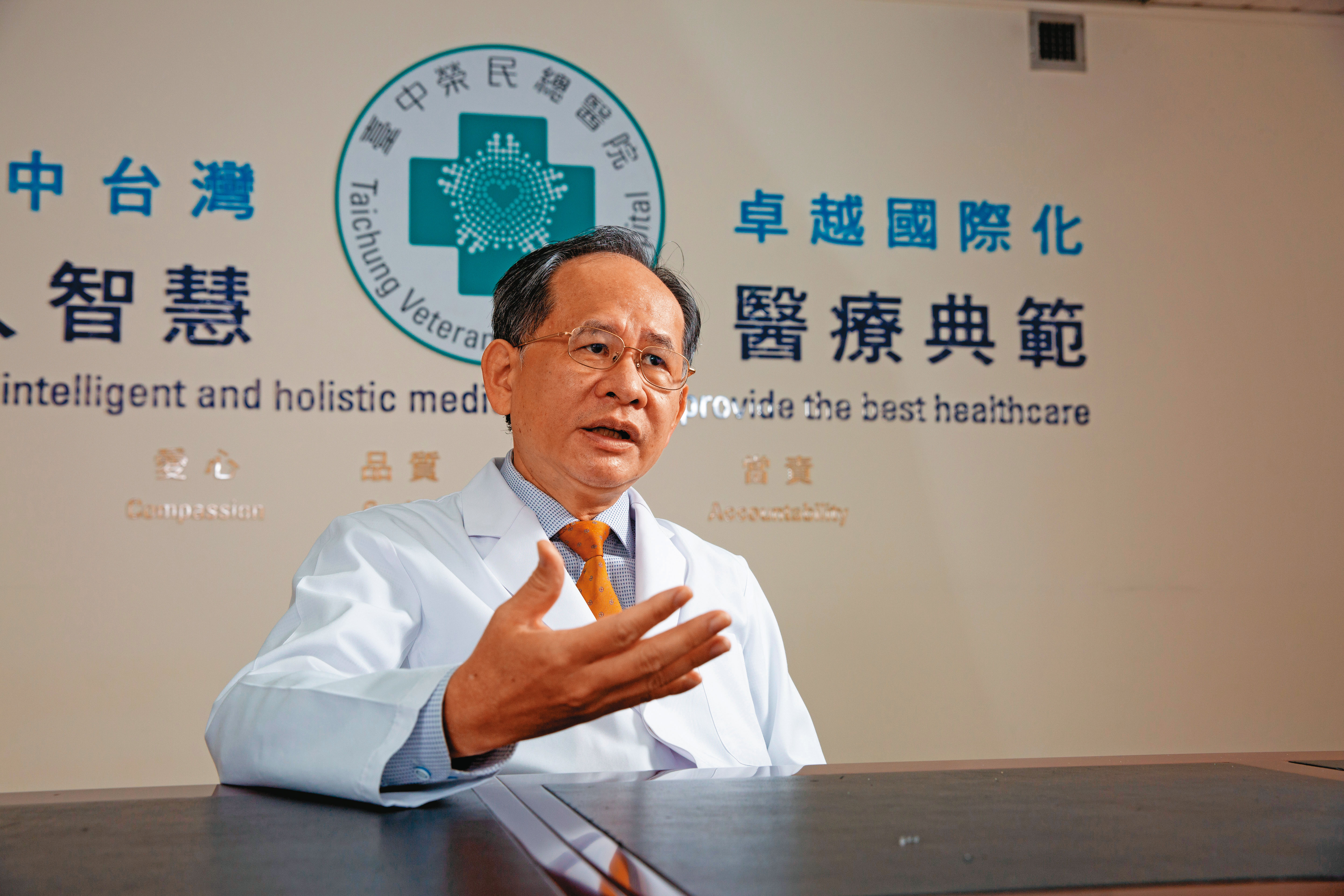 台中榮總院長陳適安表示，自己上任後，每年平均約花費2億元投入智慧醫院的建置。