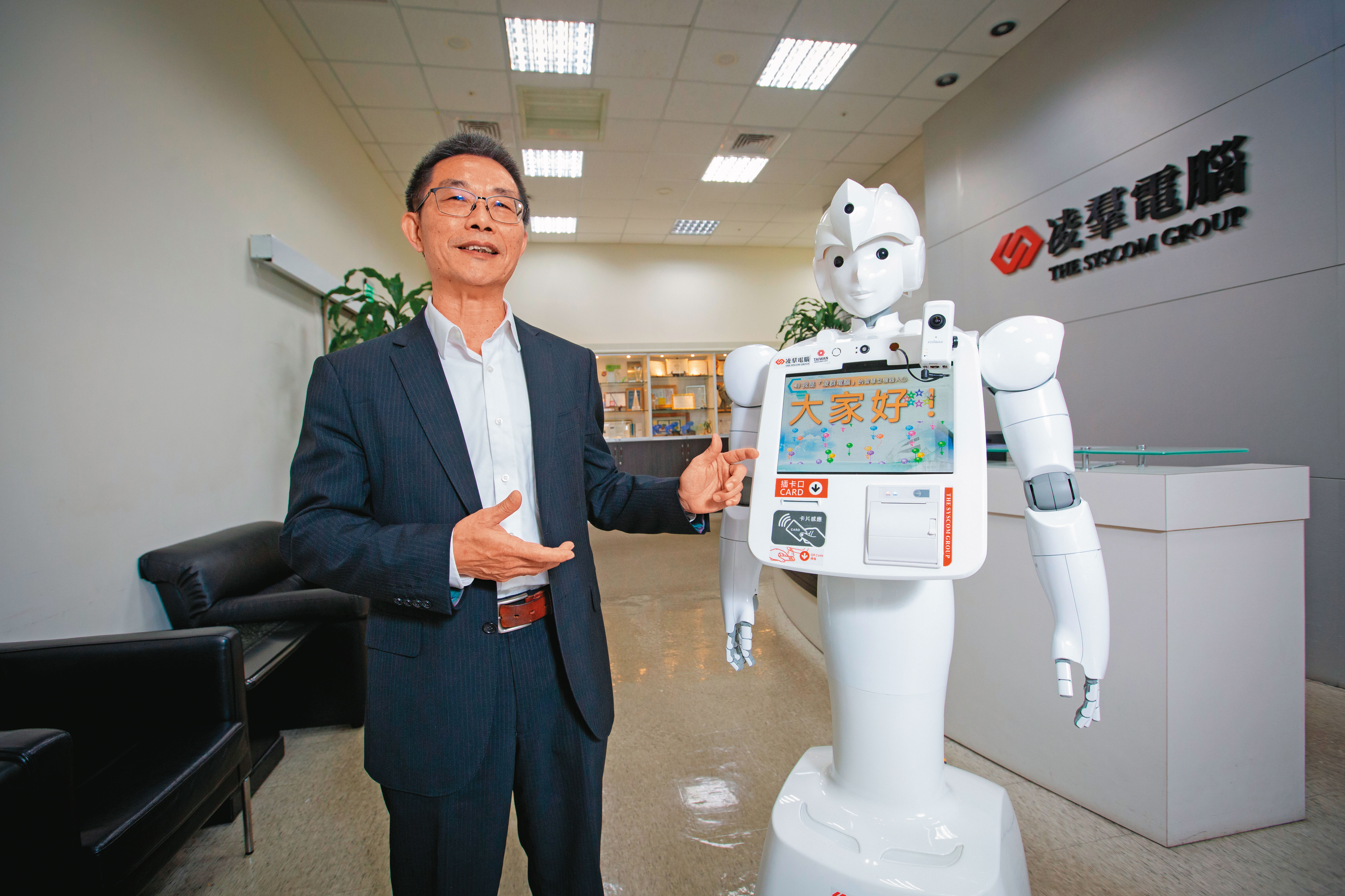 凌羣電腦的服務型機器人Ayuda，已成功銷售到醫院，在第一線正式服務民眾。