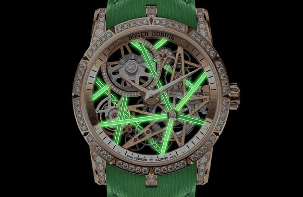 ROGER DUBUIS 羅杰杜彼 Excalibur Monobalancier Blacklight 夜光腕錶綠色限量版，定價約NT$3,630,000。