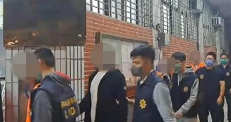 警方獲報後迅速帶回15名男女到案，依法送辦。（警方提供）