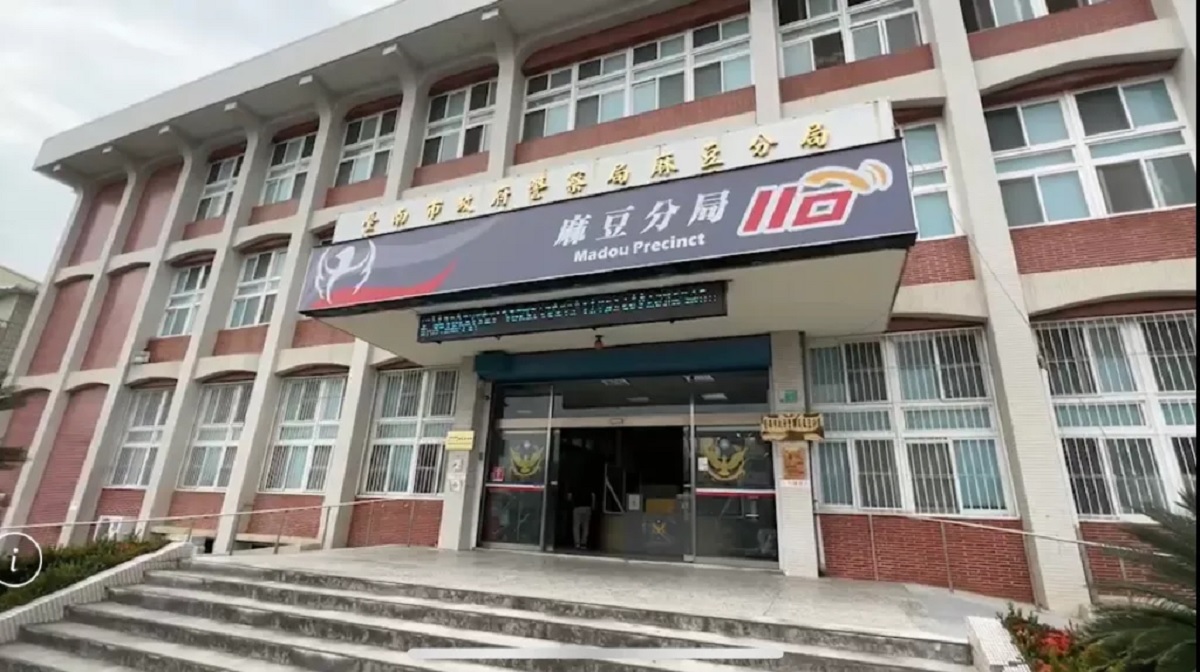 台南市警麻豆分局爆發警紀醜聞，警官涉辦車禍肇逃案件時包庇警友會主任。（翻攝畫面）