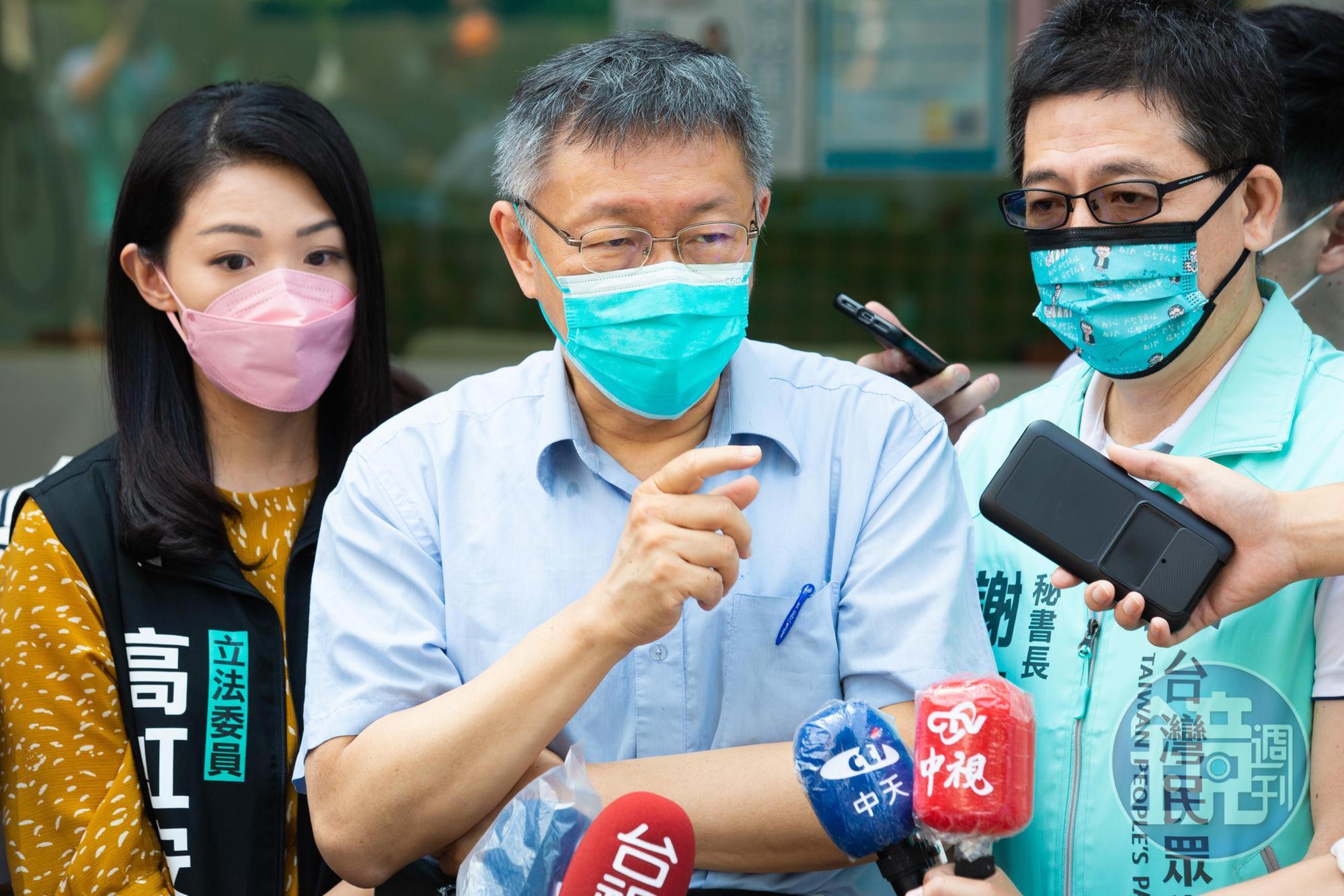 高虹安(左)被爆在內部會議斥責謝立功(右),柯文哲今回應認為是被擴大解釋,他聽起來很正常。(本刊資料照)
