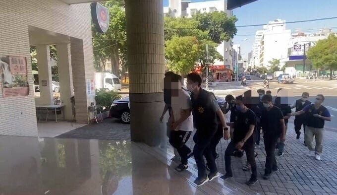 警方將查男等10人依組織犯罪條例等罪嫌移送法辦。（警方提供）