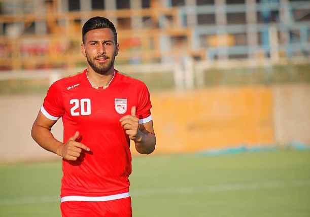 26歲的職業足球員阿米爾（Amir Nasr-Azadani）因聲援伊朗頭巾革命而被判死刑。（翻攝amirnasrazadaani IG）