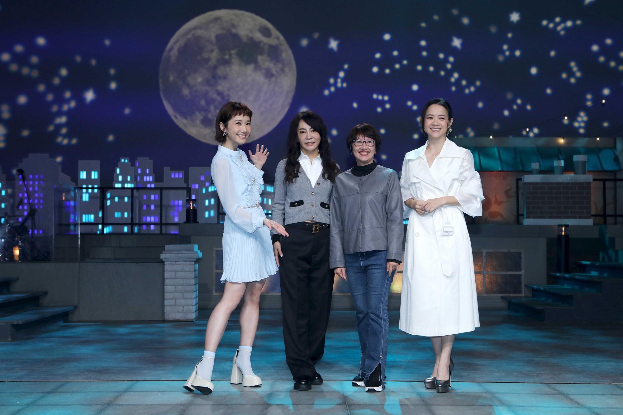 曾寶儀（右起）、公視副總經理謝玒玲、柴智屏與LuLu黃路梓茵，今參與「那些年我們一起追的偶像劇」主題錄影。（公視提供）