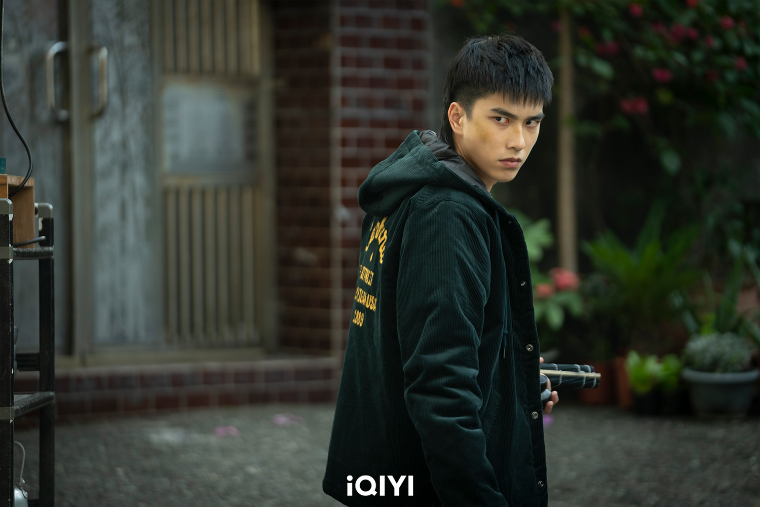 曾敬驊在奇幻華劇《不良執念消除師》飾演擁有超能力的混混學生。(愛奇藝國際站提供)