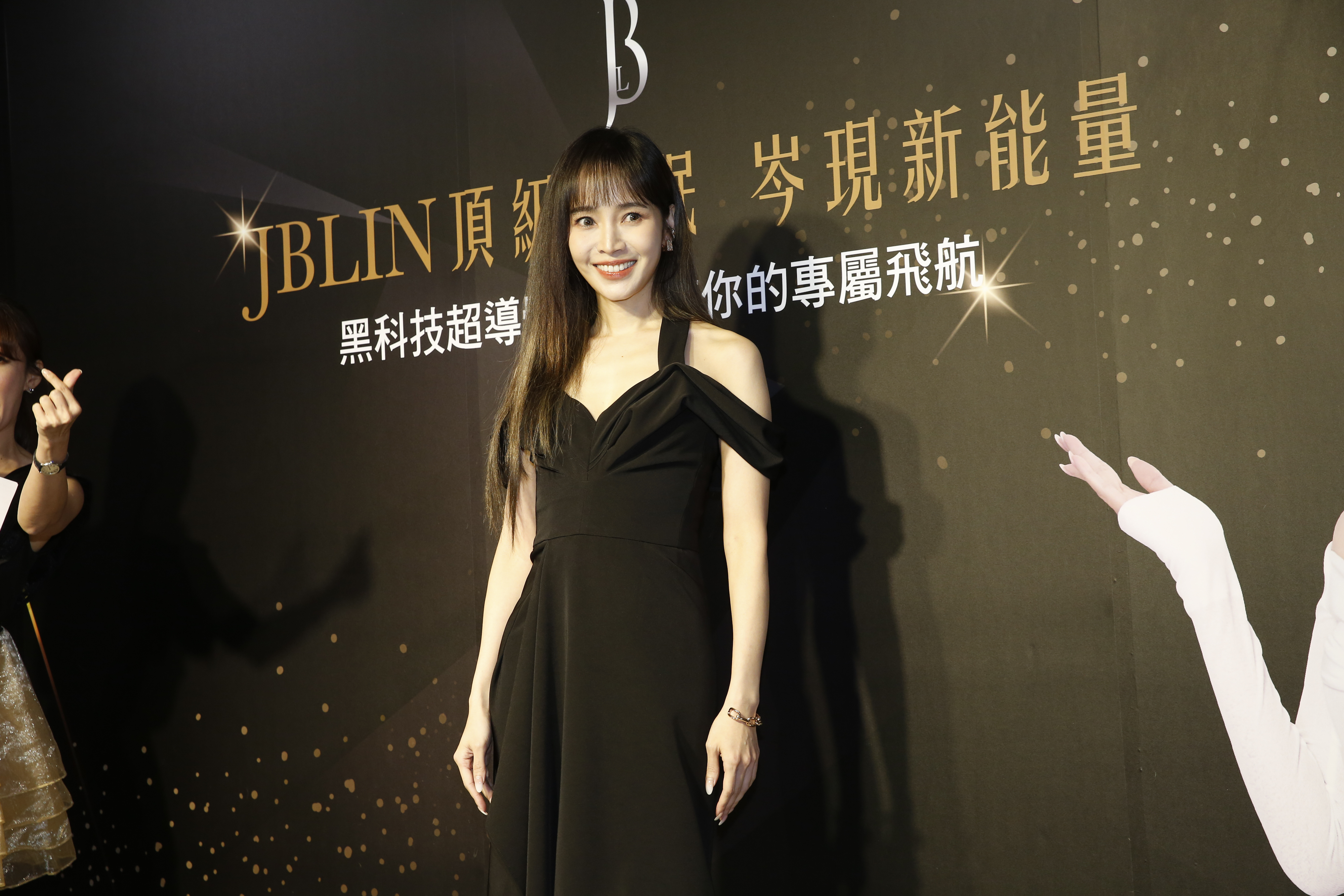 侯佩岑出席寢具代言記者會。