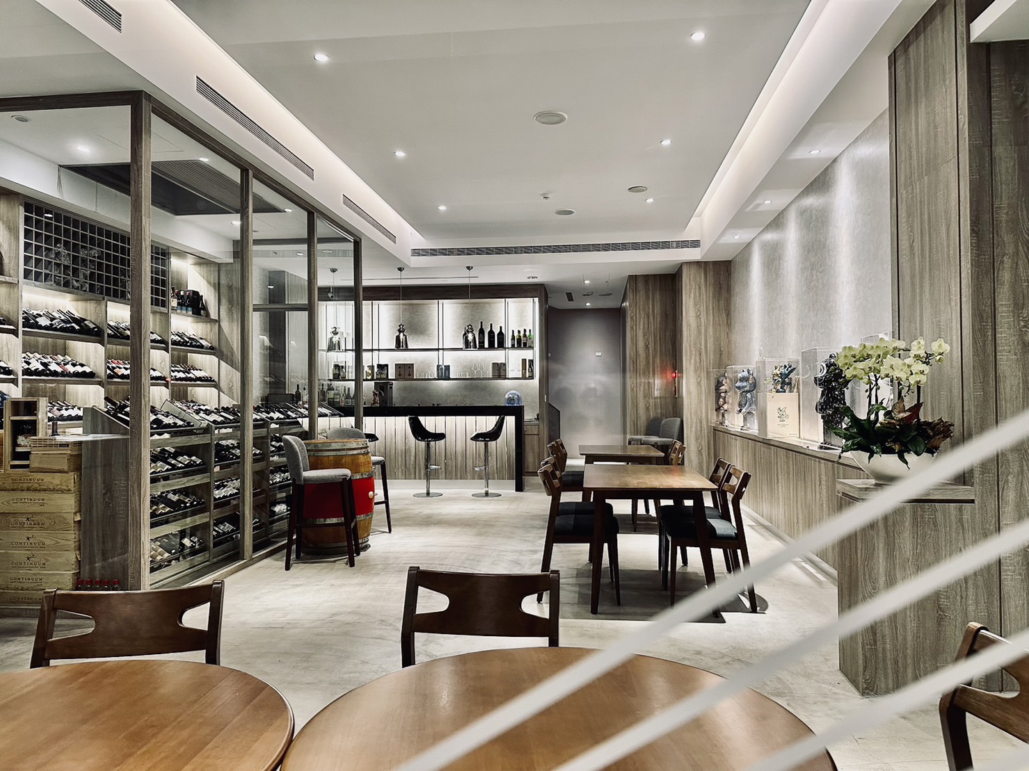 「Neighborhood.WineBar」風格簡約精緻。
