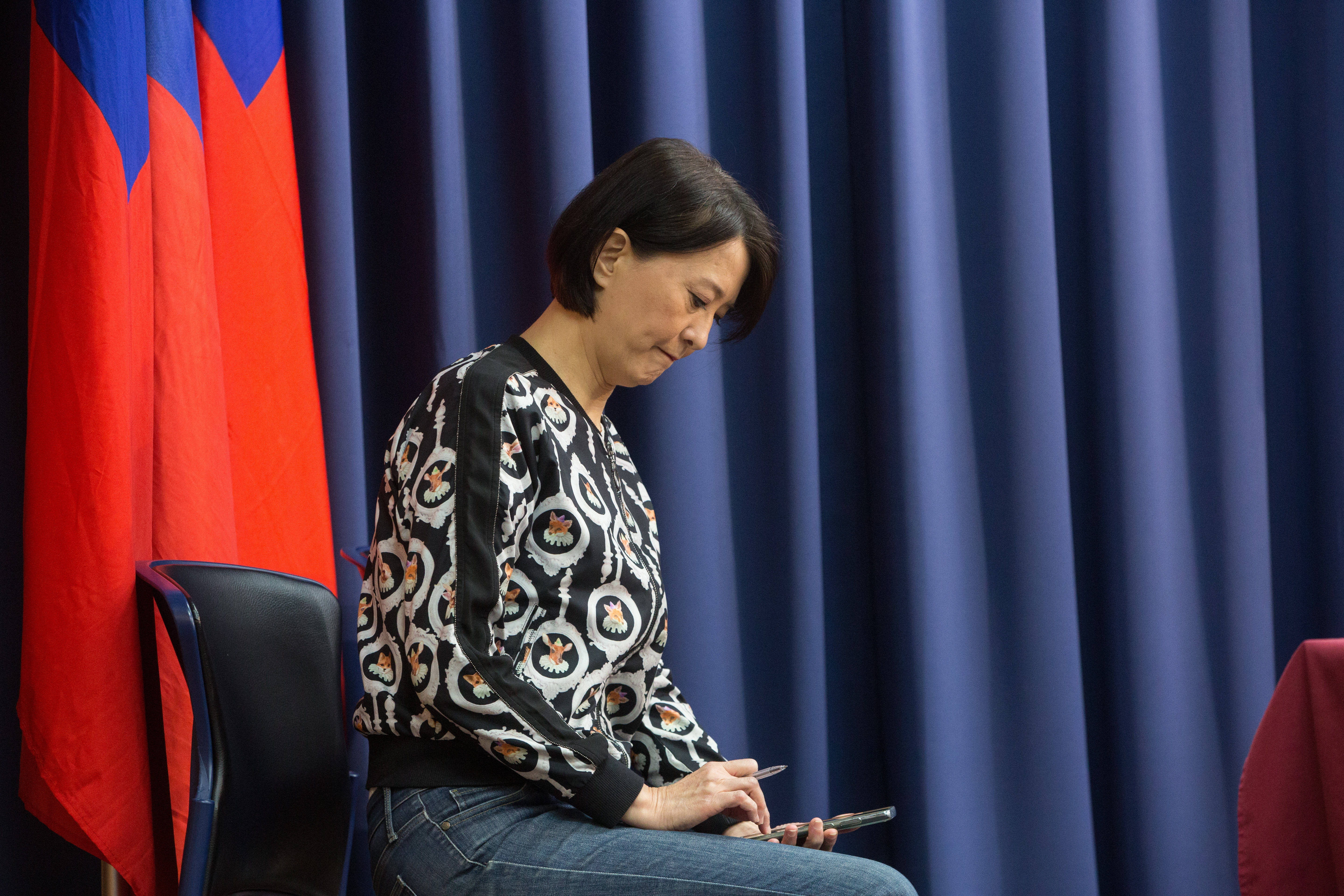 王鴻薇因確診,將暫停立委補選拜票行程。