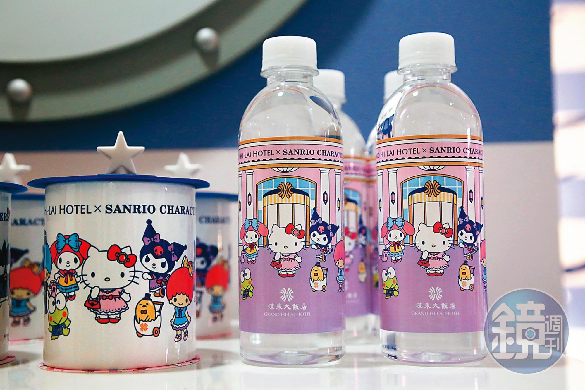 客房內的礦泉水與馬克杯等周邊商品都非常精緻,令人愛不釋手。