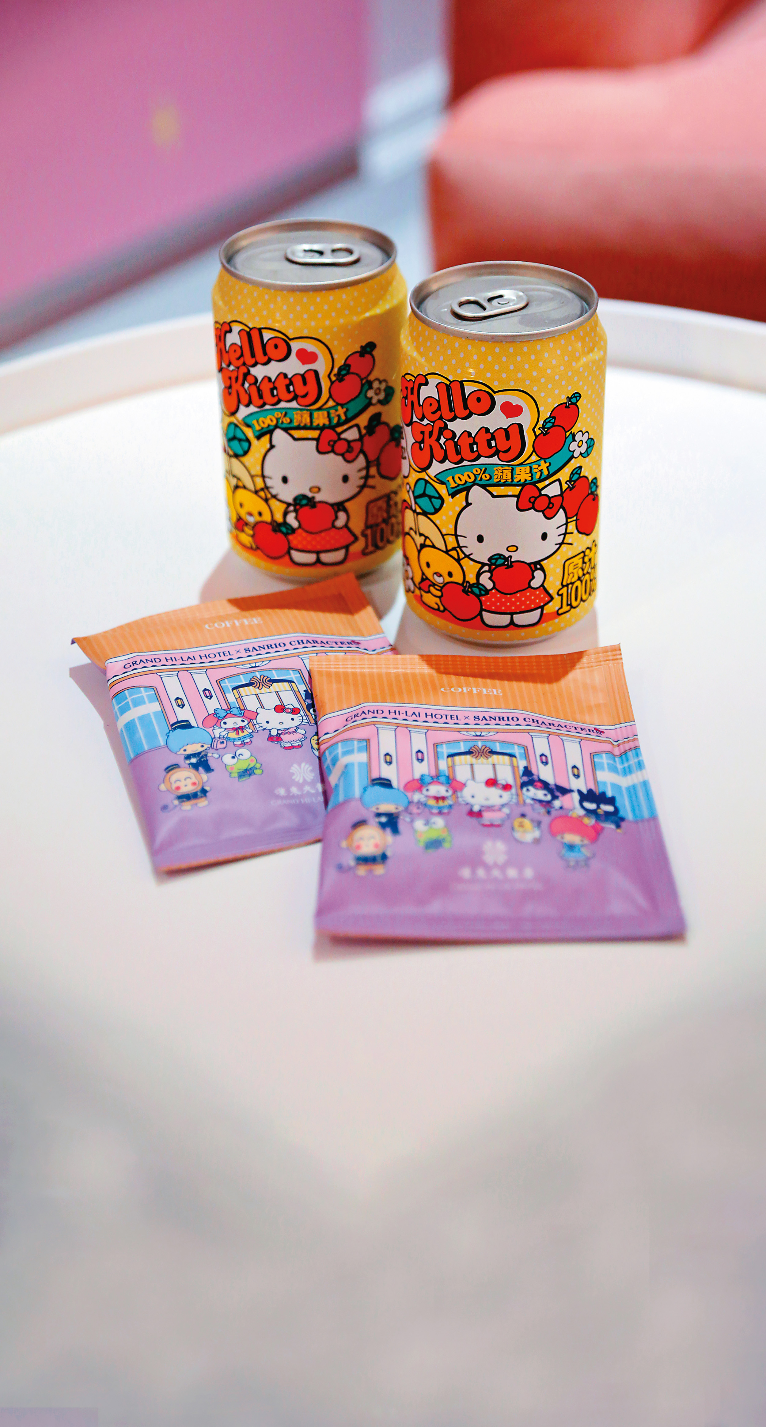 與三麗鷗合作的果汁飲料、耳掛式咖啡上也有可愛主角。