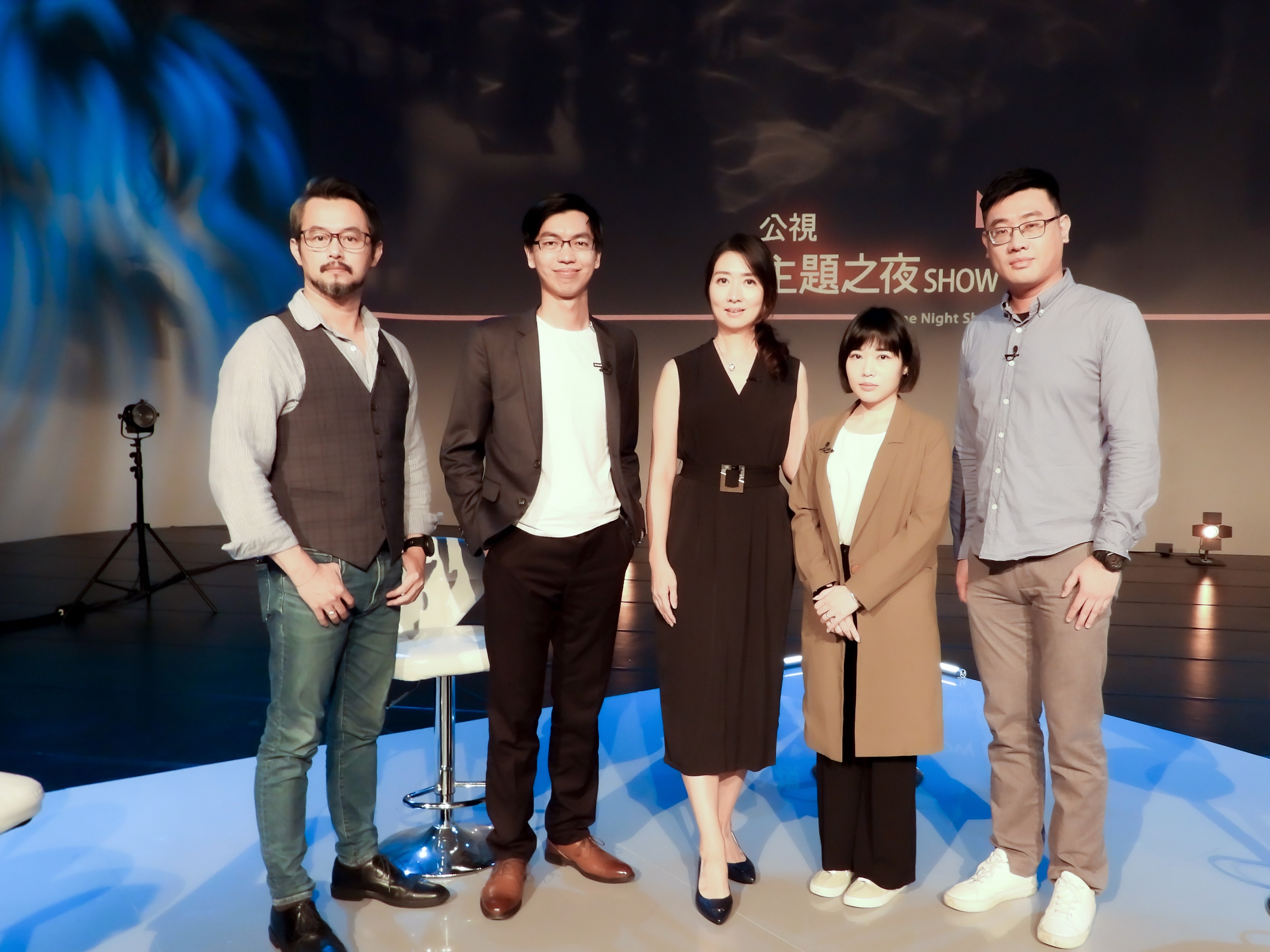 本週五《公視主題之夜SHOW》映後論壇邀律師黃致豪(左起)、律師蔡孟翰、主持人鄧惠文、司法線記者王怡蓁、諮商心理師郝柏瑋,探討從殺人案件中學到的反思。(公視提供)