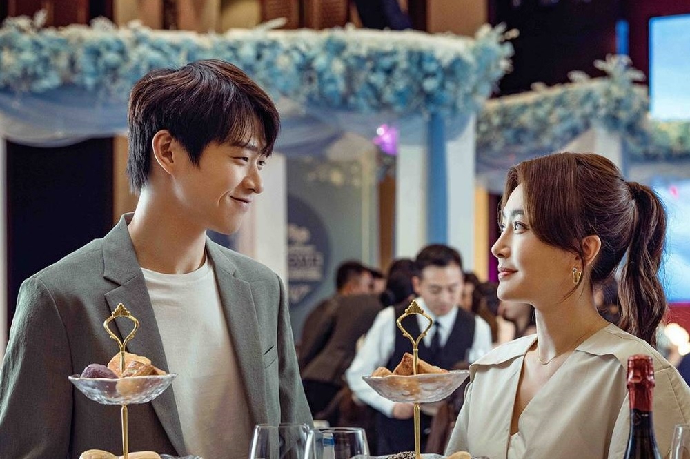 秦嵐被爆與小11歲的魏大勛假戲真做談姊弟戀，兩人的咖級也被說相差極大。（翻攝微博）