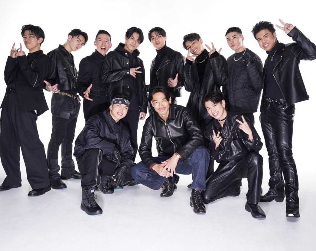 AKIRA(前排中)所屬經紀公司LDH日前舉辦選秀打造男團「THE JET BOY BANGERZ」。(翻攝自AKIRA Twitter)