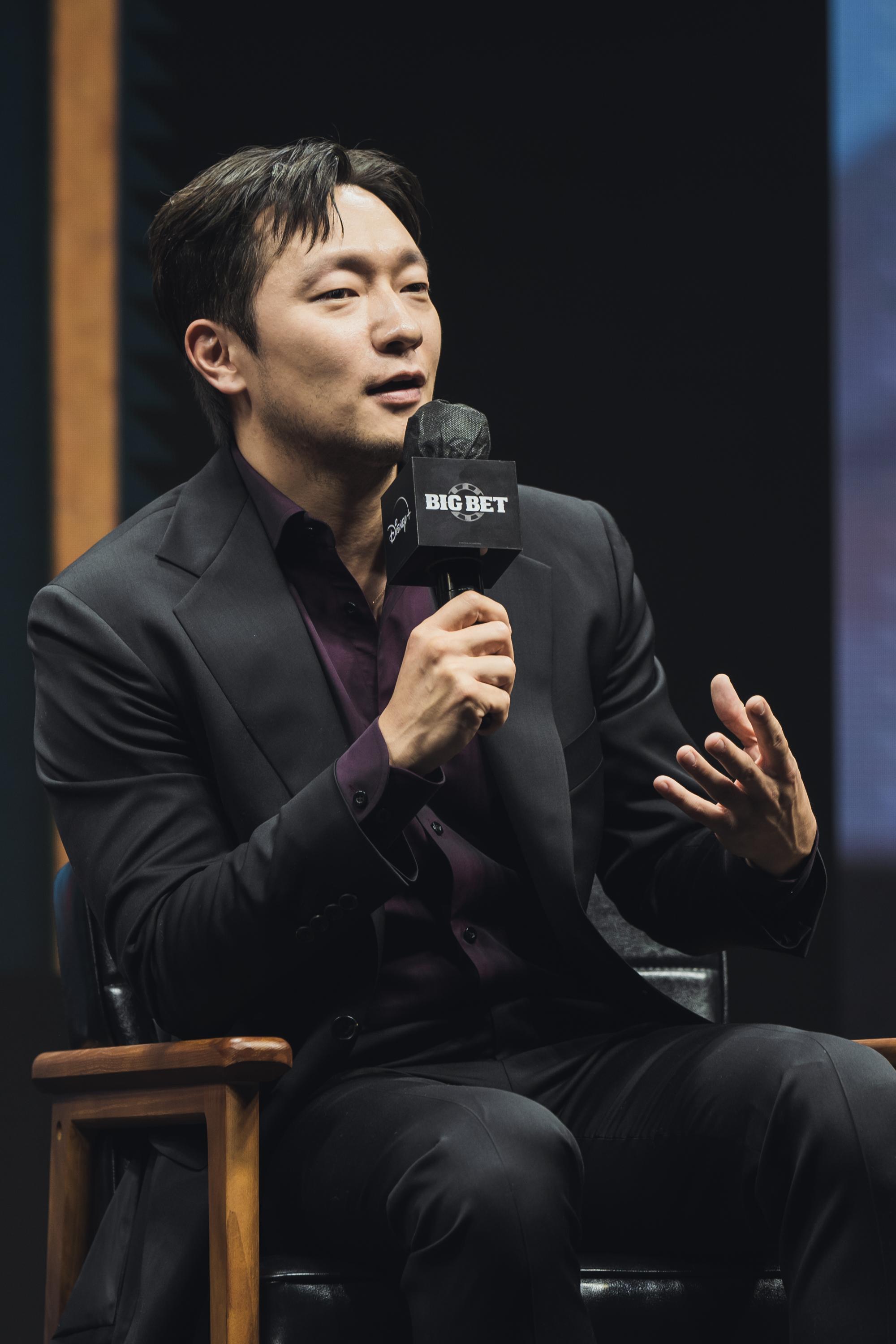 孫錫久在《地下菁英》飾演追捕崔岷植的派遣警察。（Disney+提供）