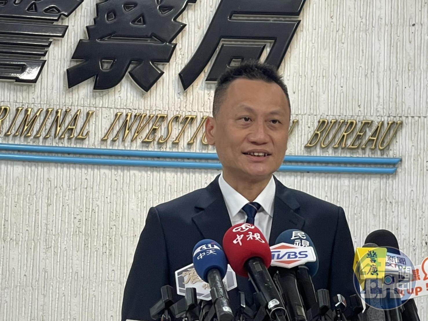 刑事局偵二大隊大隊長林俊賢說明案情。