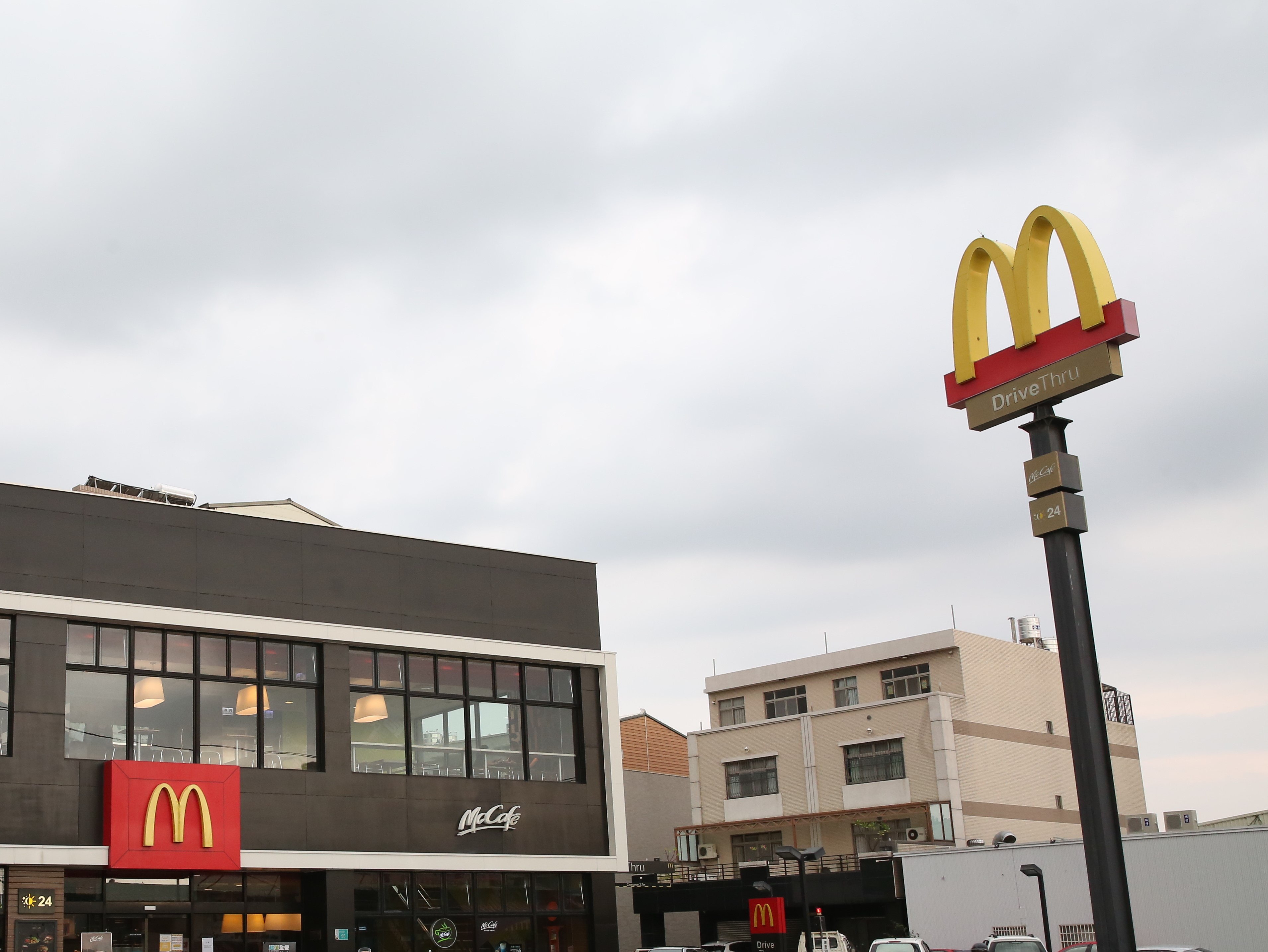 人氣速食麥當勞宣布連2年漲價。（本刊資料照）