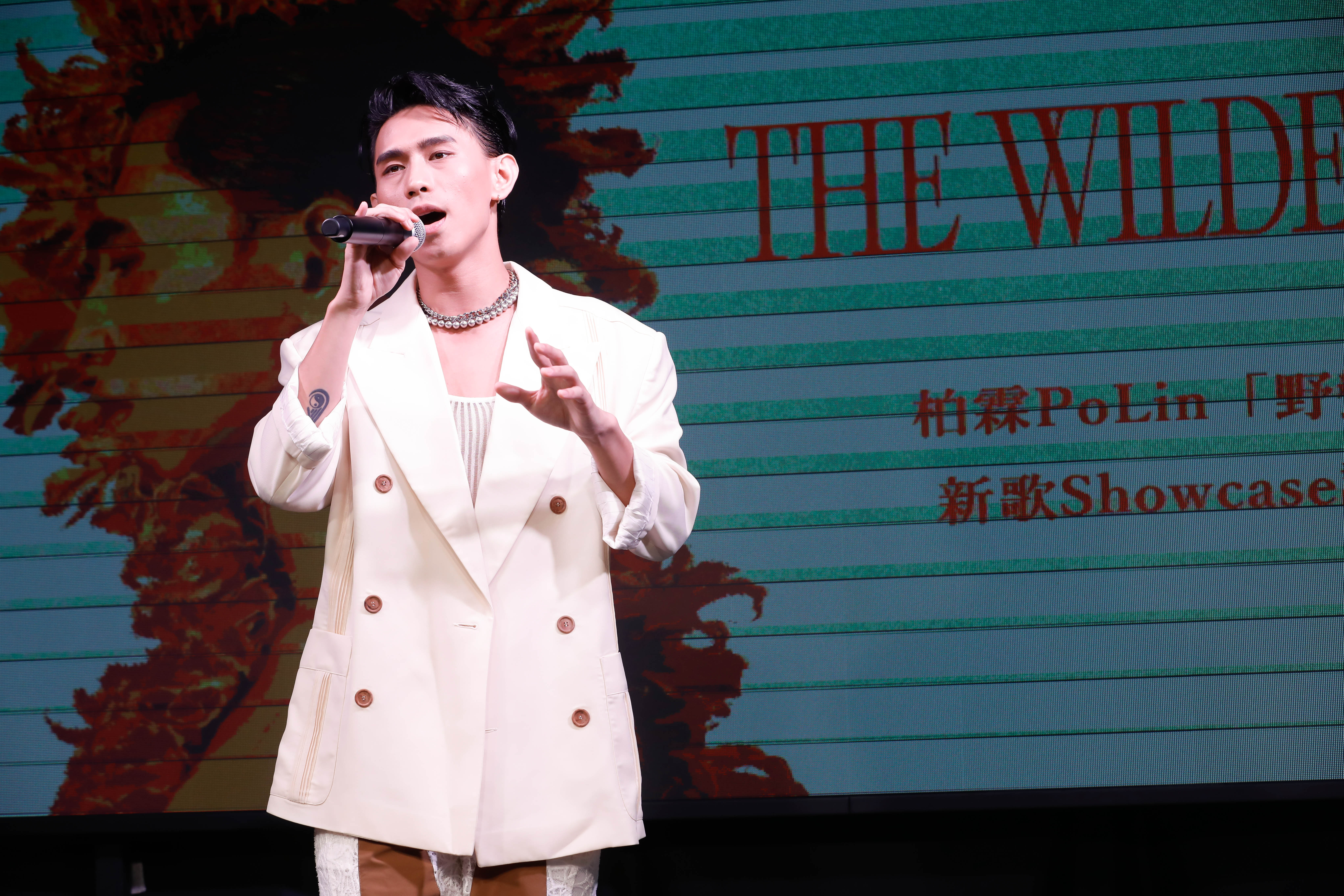 柏霖今天舉行新專輯記者會，當場獻唱歌曲。