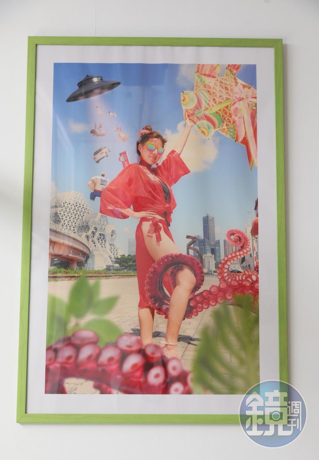 仔細一看部份空間的海報上,正是闆娘本人。